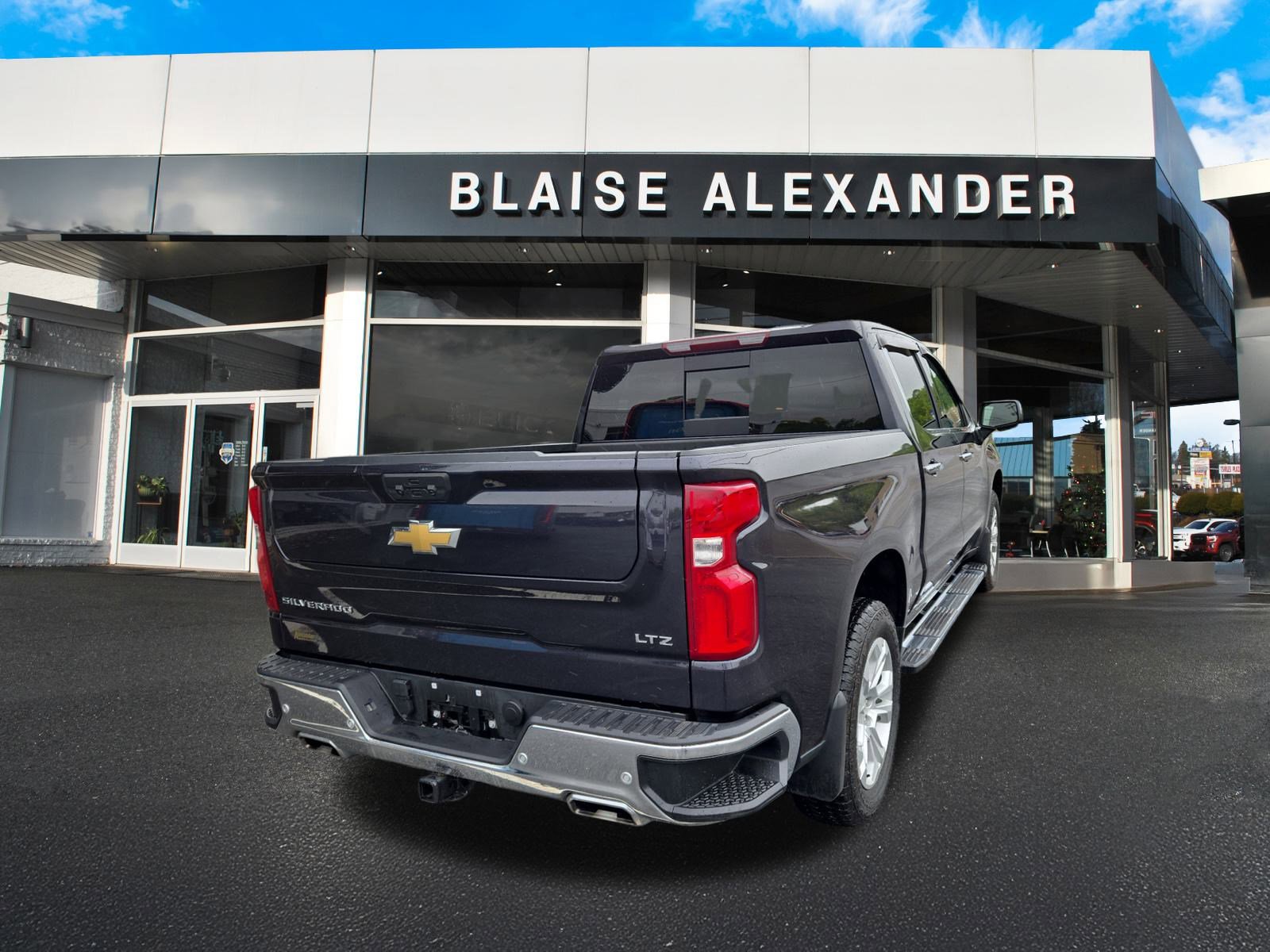 2024 Chevrolet Silverado 1500 LTZ photo 3