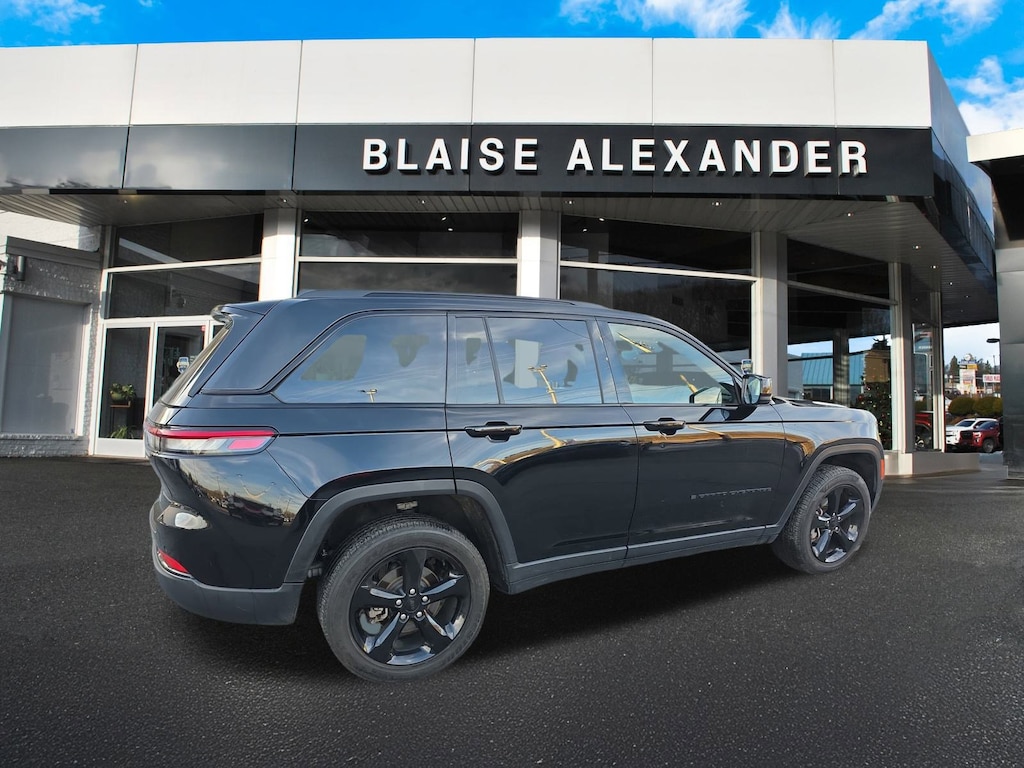 Used 2023 Jeep Grand Cherokee Laredo SUV