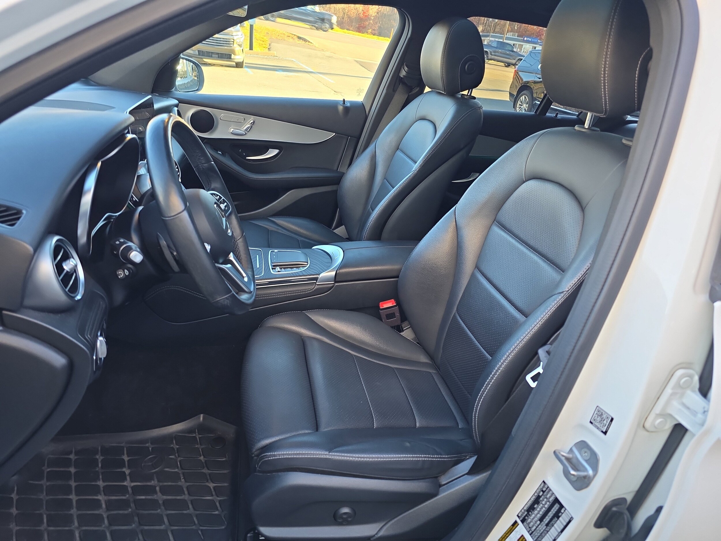 2021 Mercedes Benz GLC 300 4MATIC photo 2