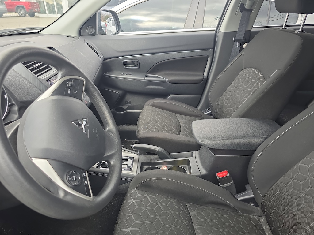 Used 2025 Mitsubishi Outlander Sport 2.0 ES SUV