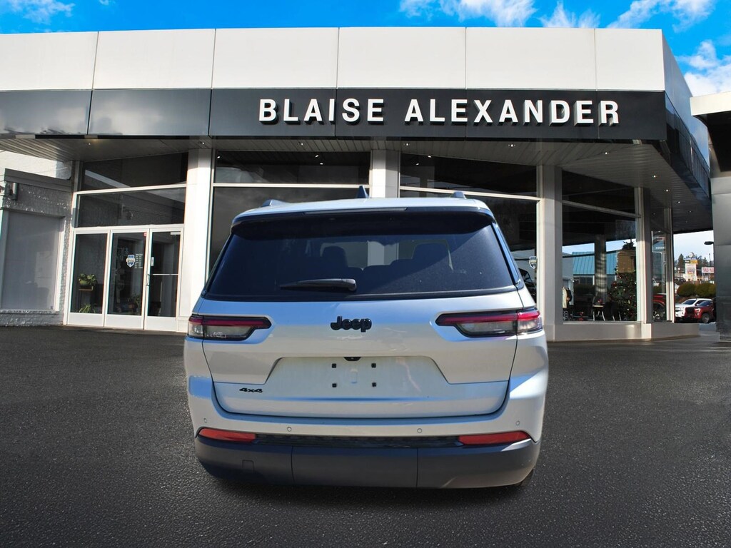 Used 2023 Jeep Grand Cherokee L Laredo SUV