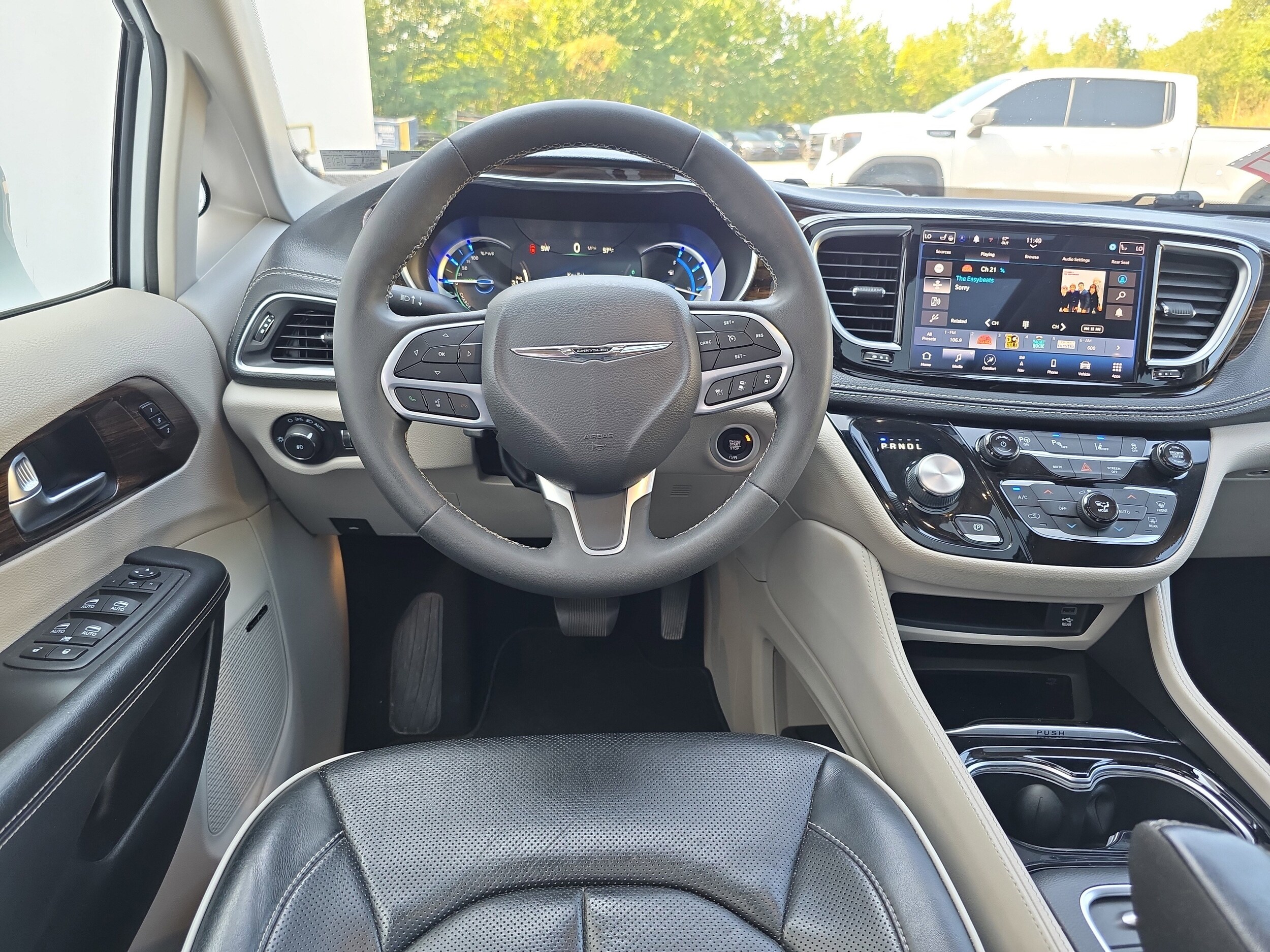 2022 Chrysler Pacifica Hybrid Limited photo 3