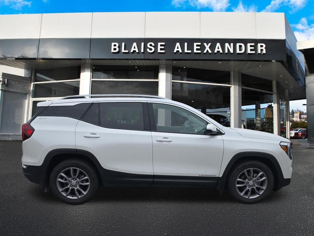 Used 2024 GMC Terrain SLT SUV