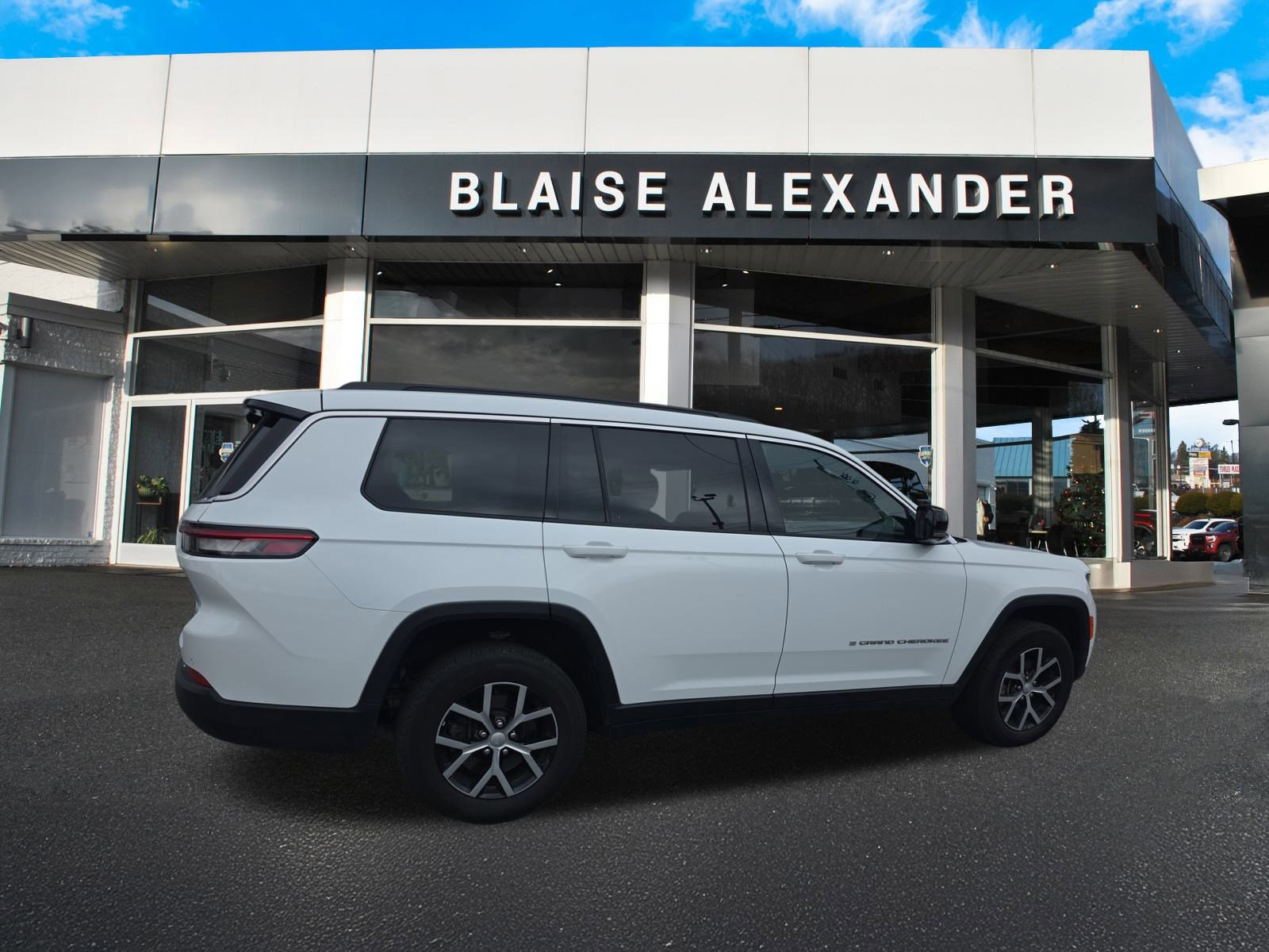 2024 Jeep Grand Cherokee Limited photo 2