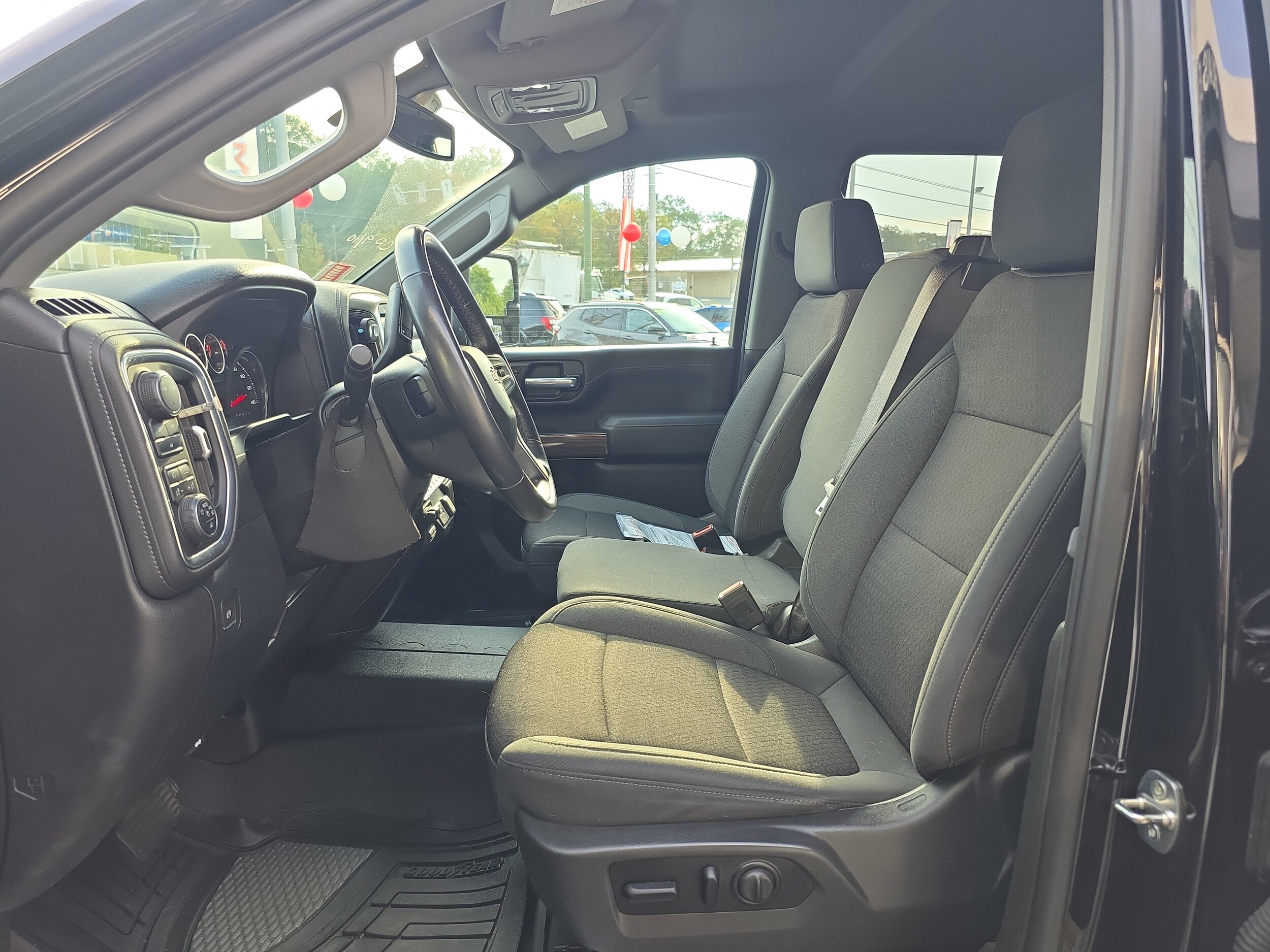 2021 Chevrolet Silverado 2500HD LT photo 2