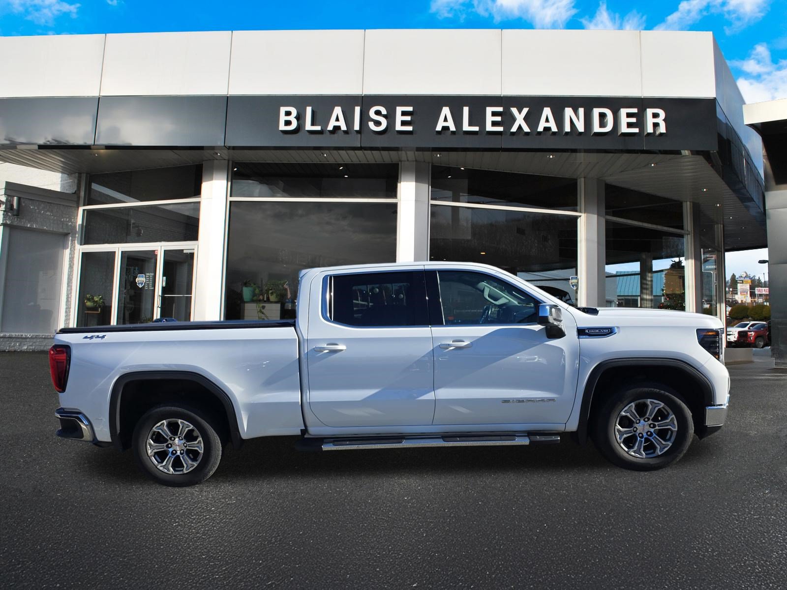 Used 2022 GMC Sierra 1500 SLE Truck Crew Cab