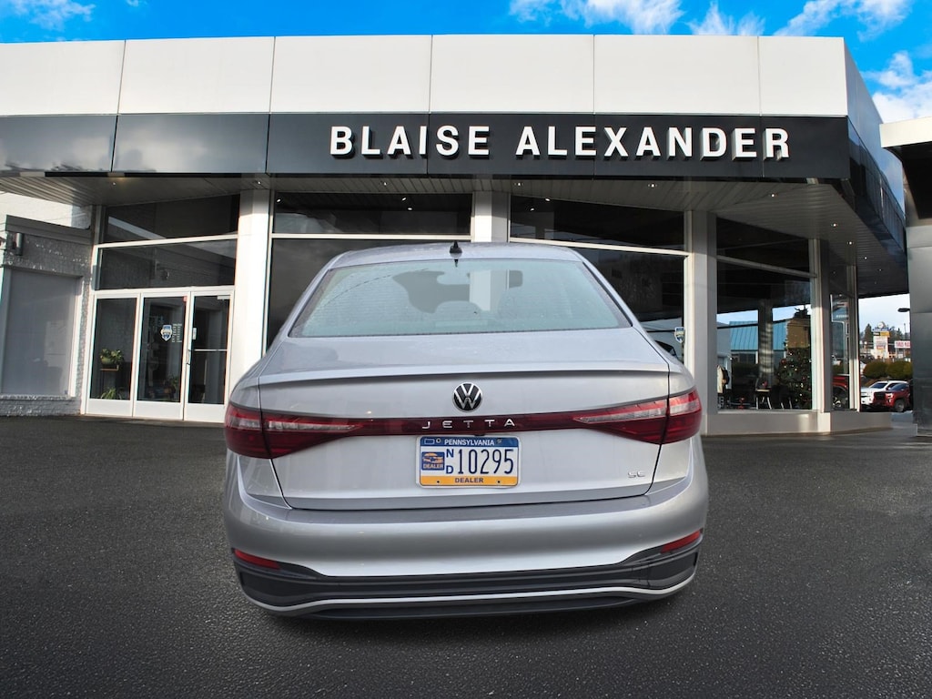 Used 2025 Volkswagen Jetta 1.5T SE Sedan