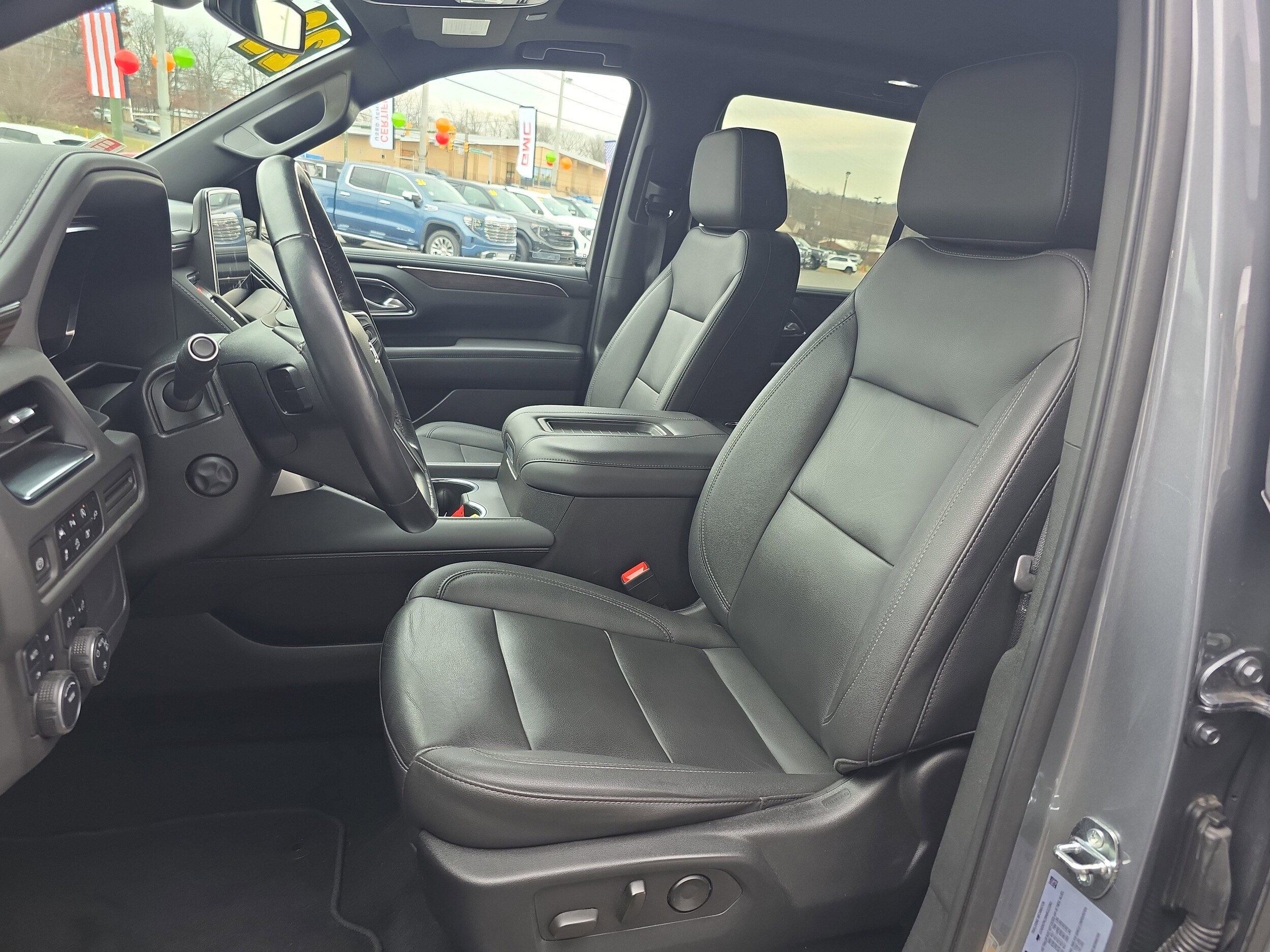 2022 Chevrolet Tahoe Z71 photo 2