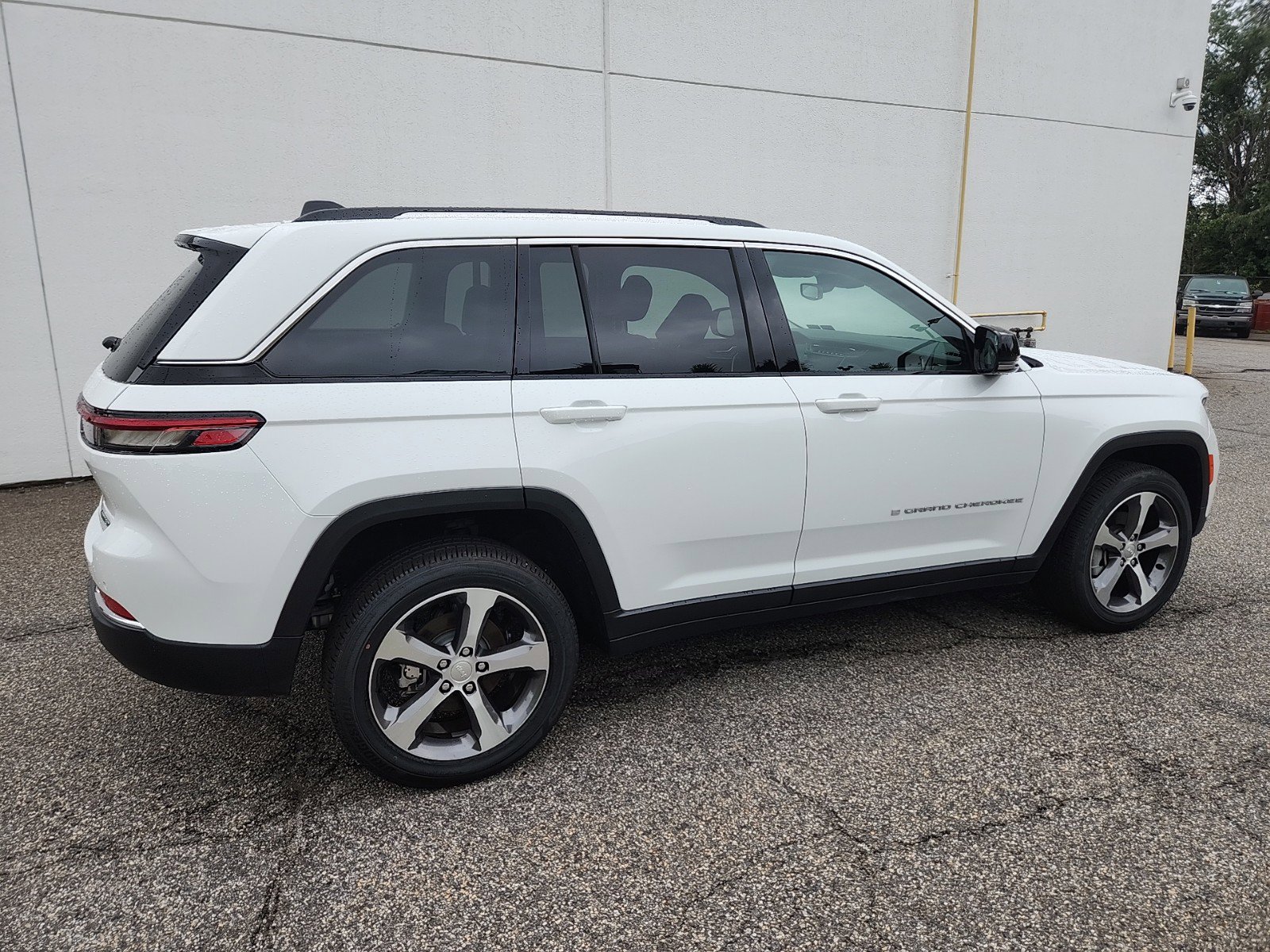 Used 2024 Jeep Grand Cherokee Limited with VIN 1C4RJHBG9R8924318 for sale in Hazle Township, PA