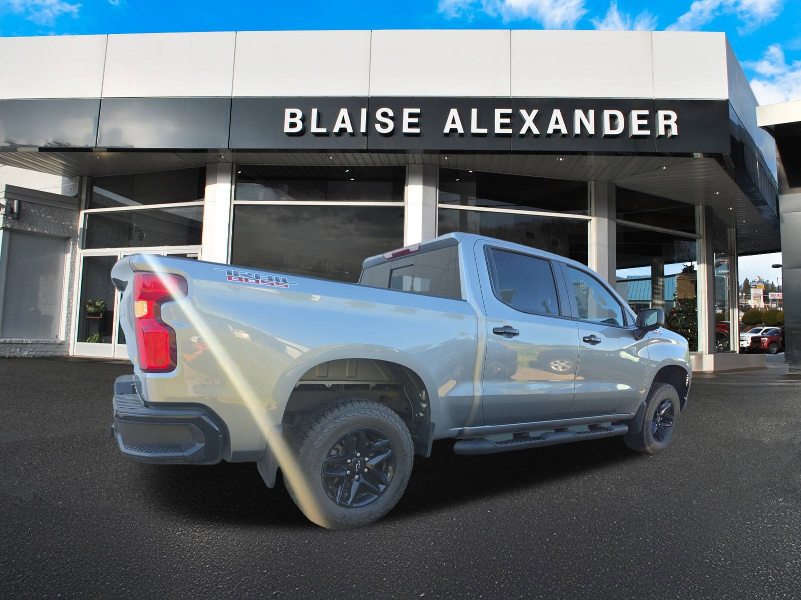 2023 Chevrolet Silverado 1500 LT Trail Boss photo 2