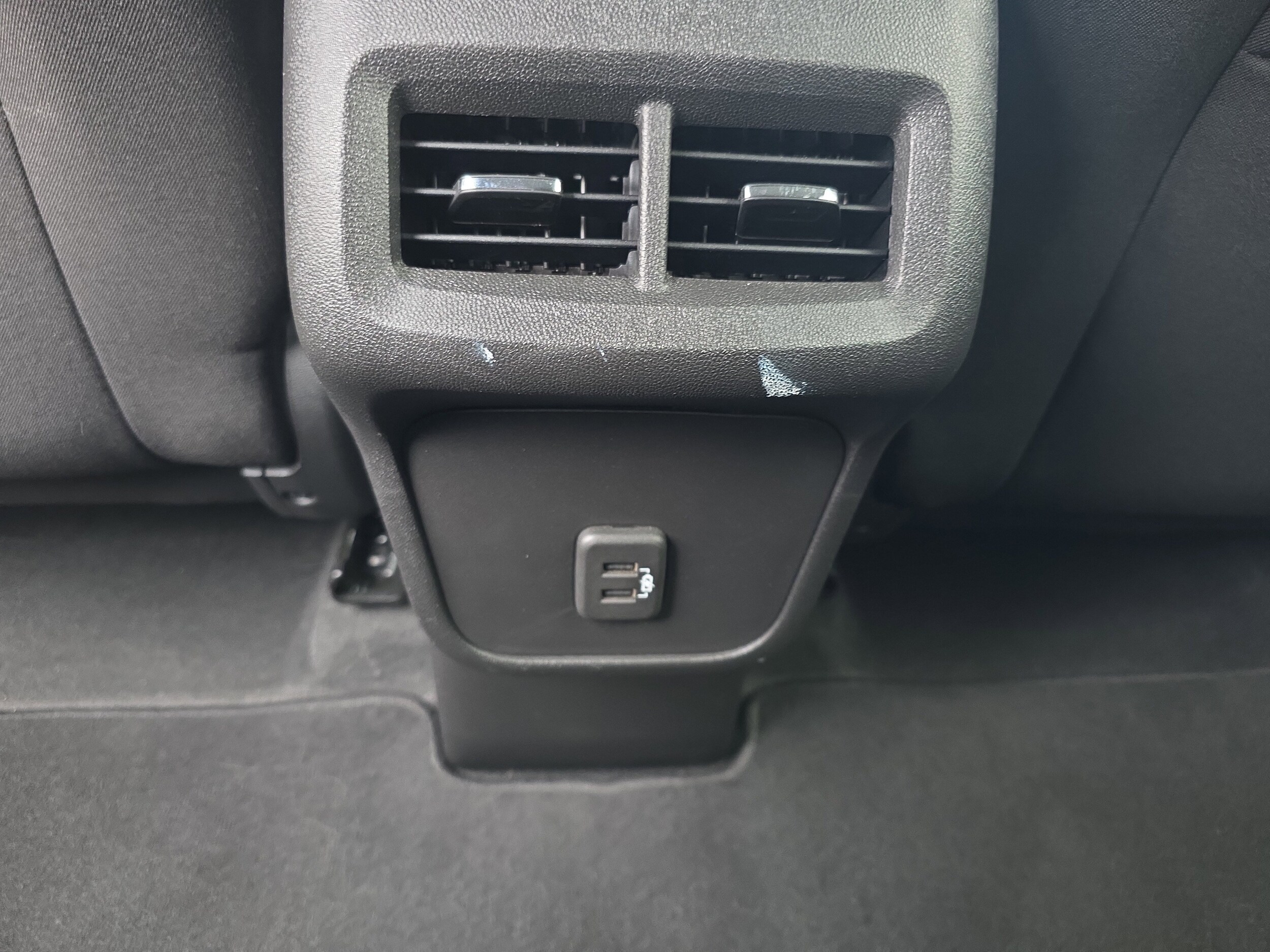 2023 Chevrolet Equinox LT photo 2