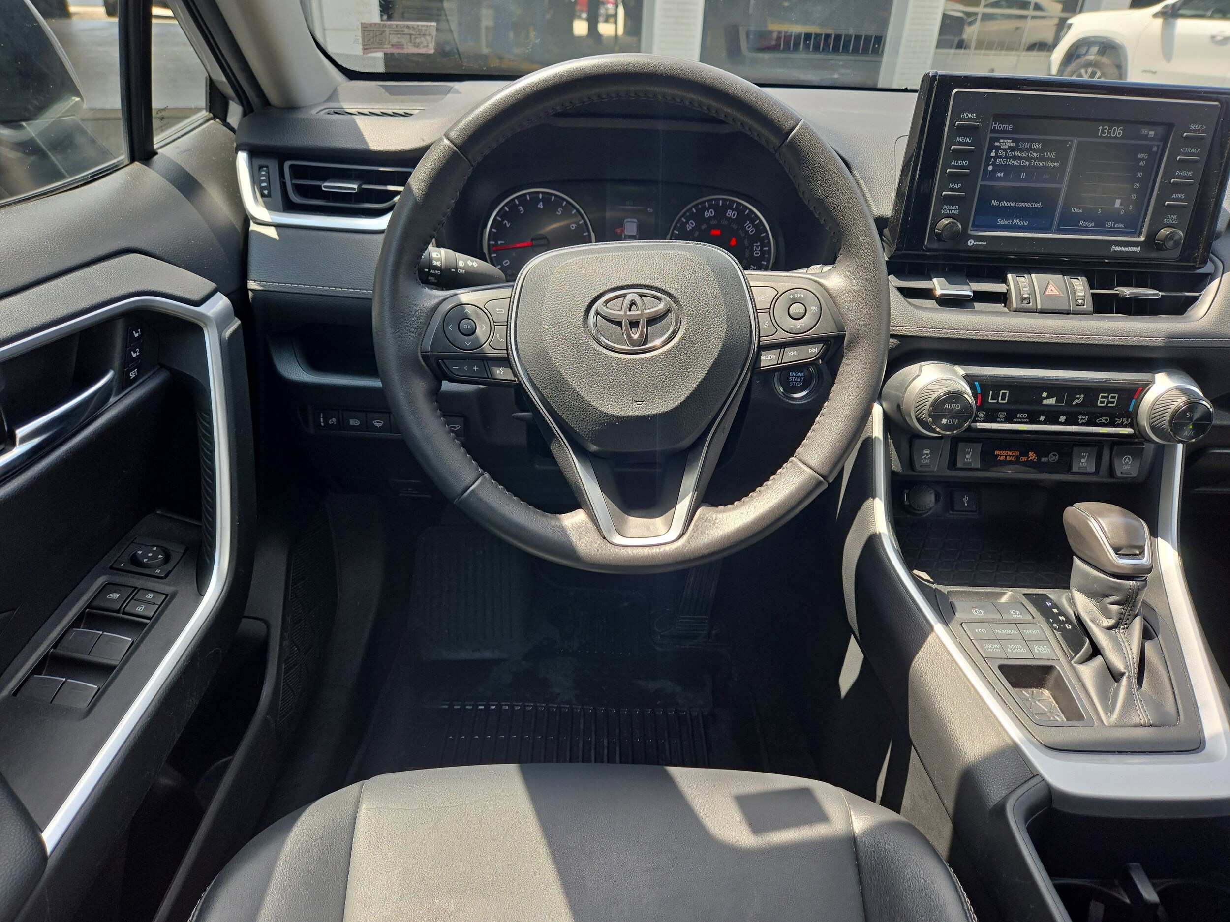 2022 Toyota RAV4 XLE Premium photo 2