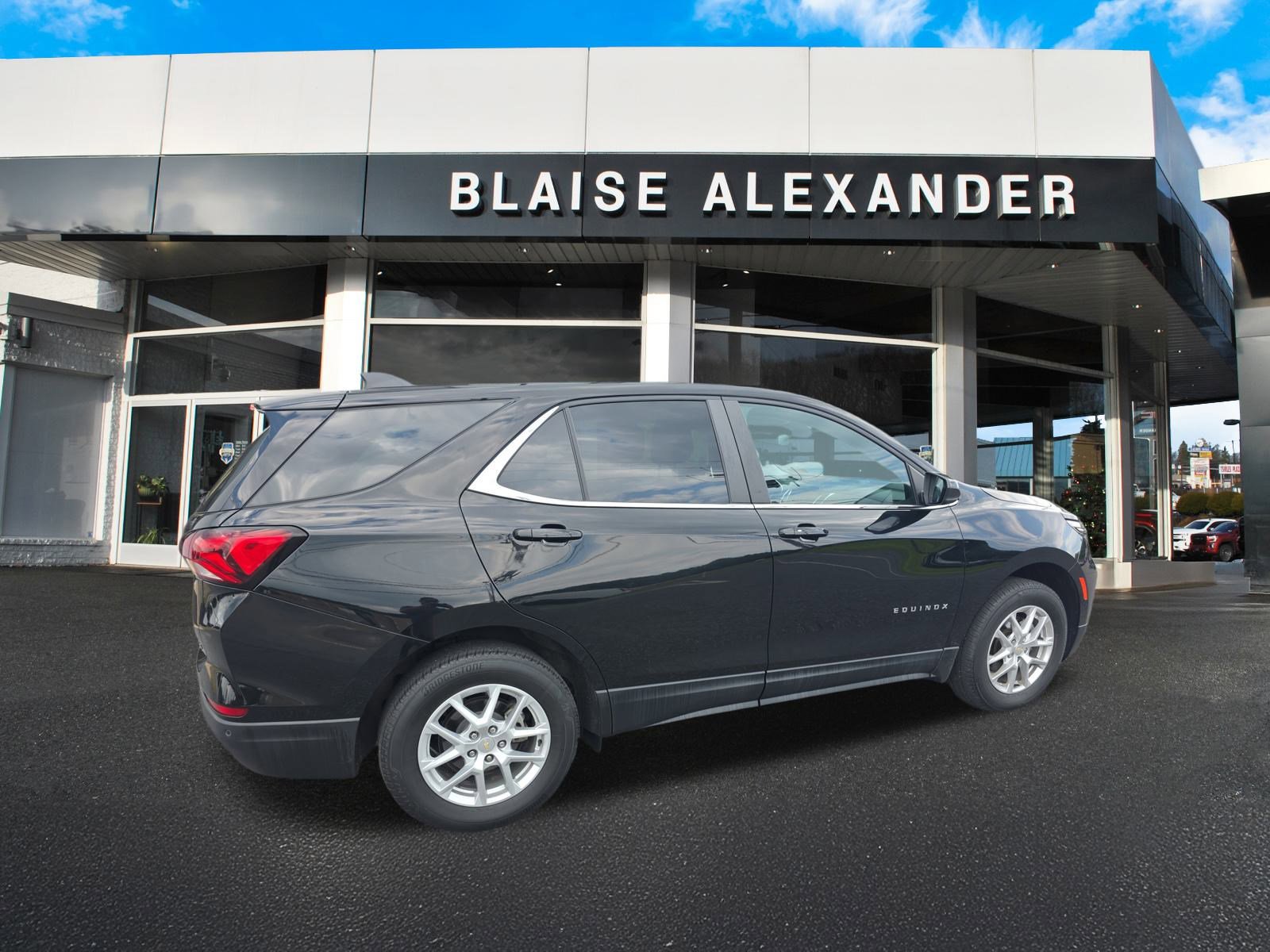 2022 Chevrolet Equinox LT photo 2