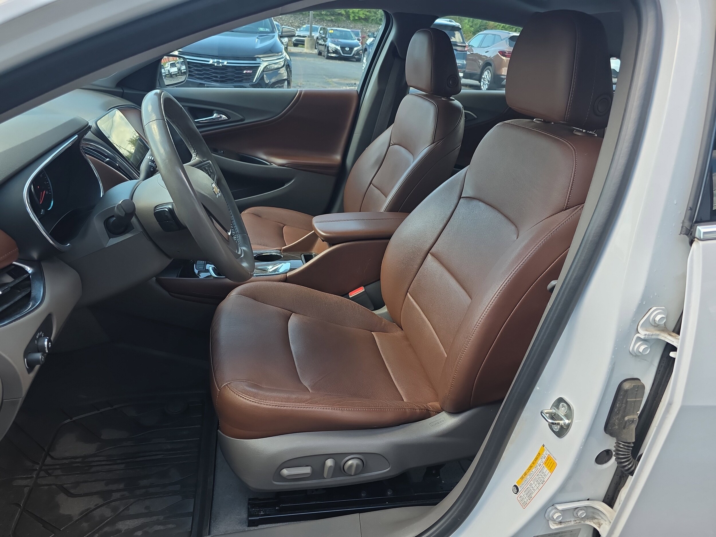2018 Chevrolet Malibu Premier photo 2