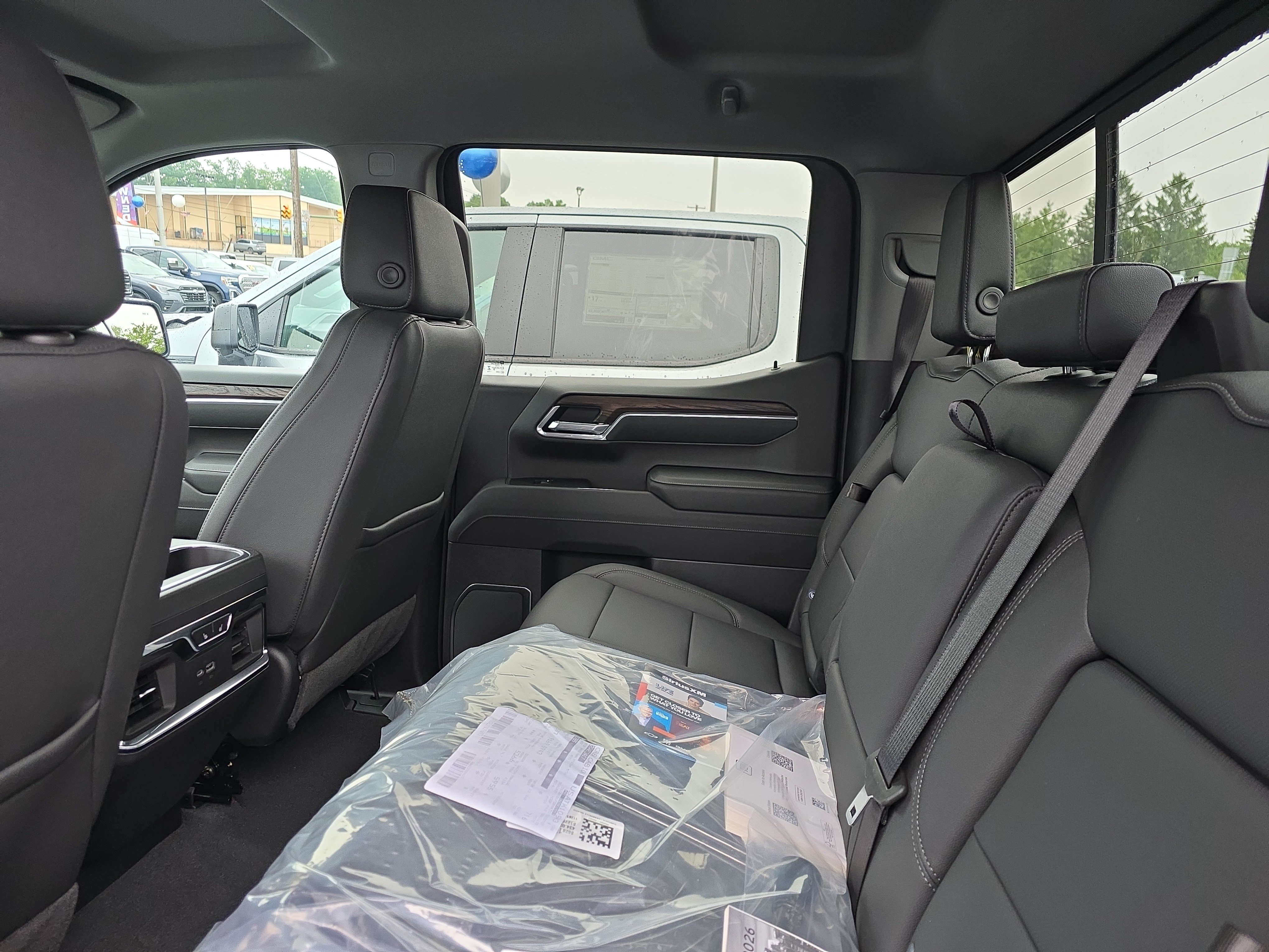 2026 GMC Sierra 1500 SLT - Photo 11