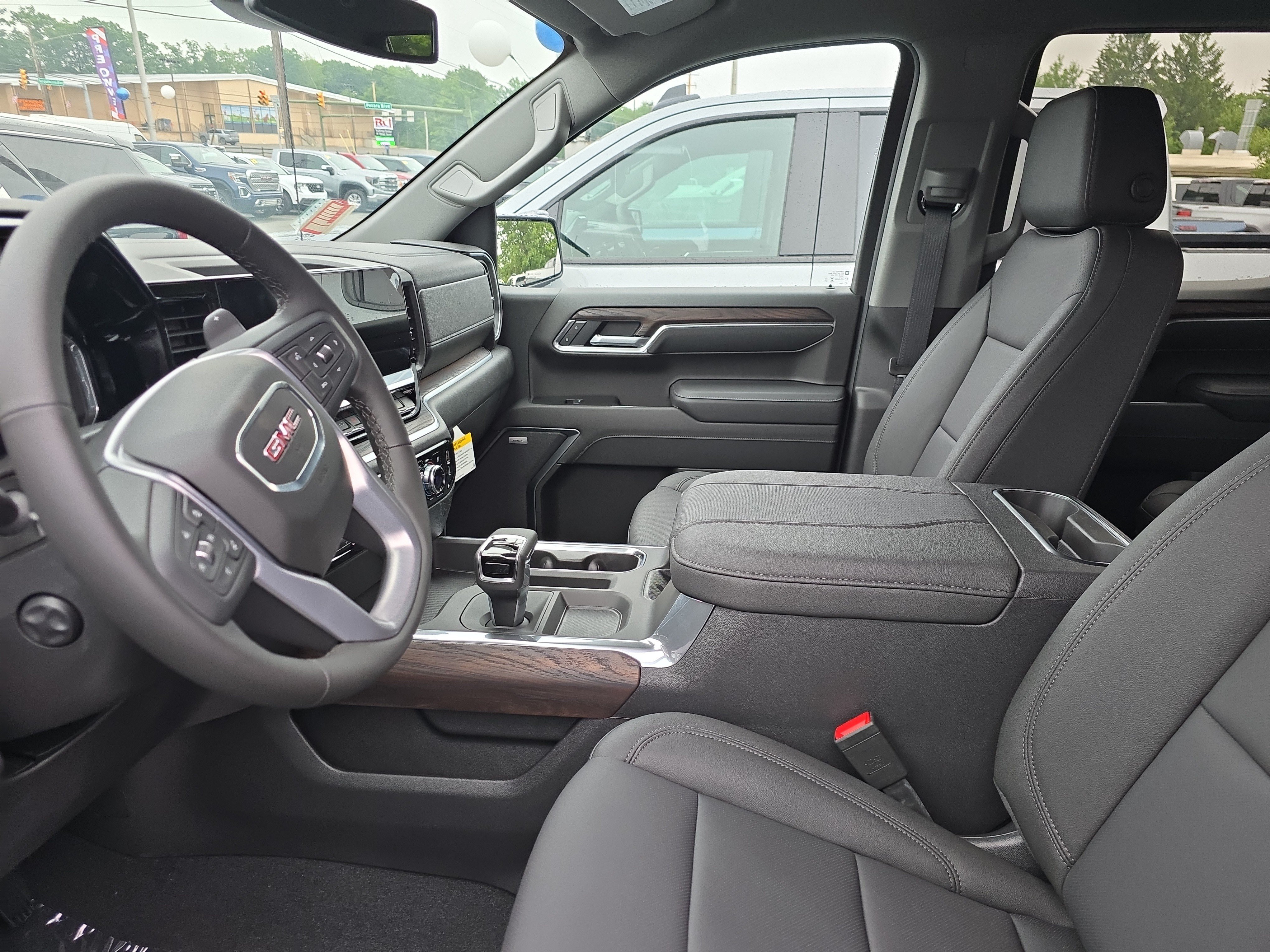 2026 GMC Sierra 1500 SLT - Photo 10