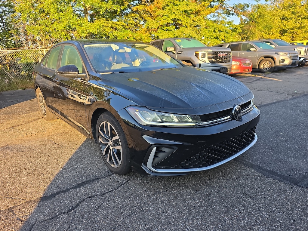 Used 2025 Volkswagen Jetta 1.5T SE Sedan
