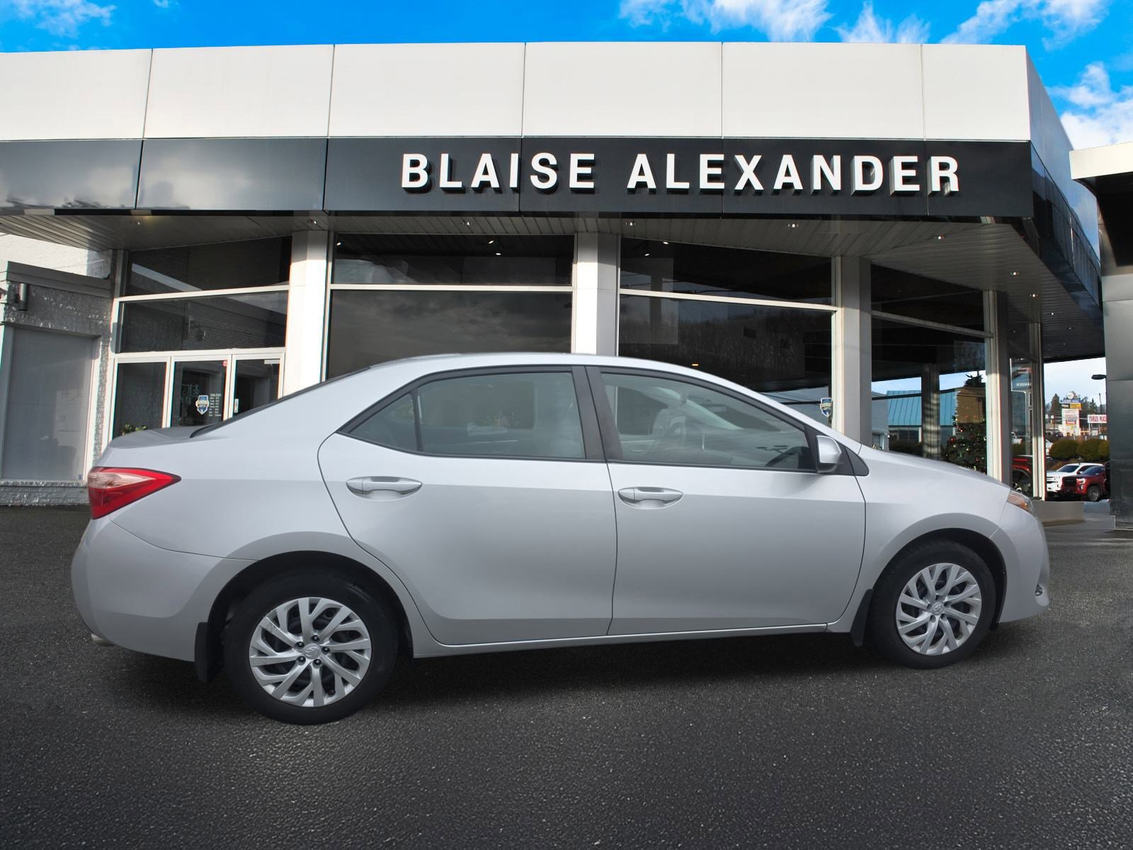 2018 Toyota Corolla LE photo 4