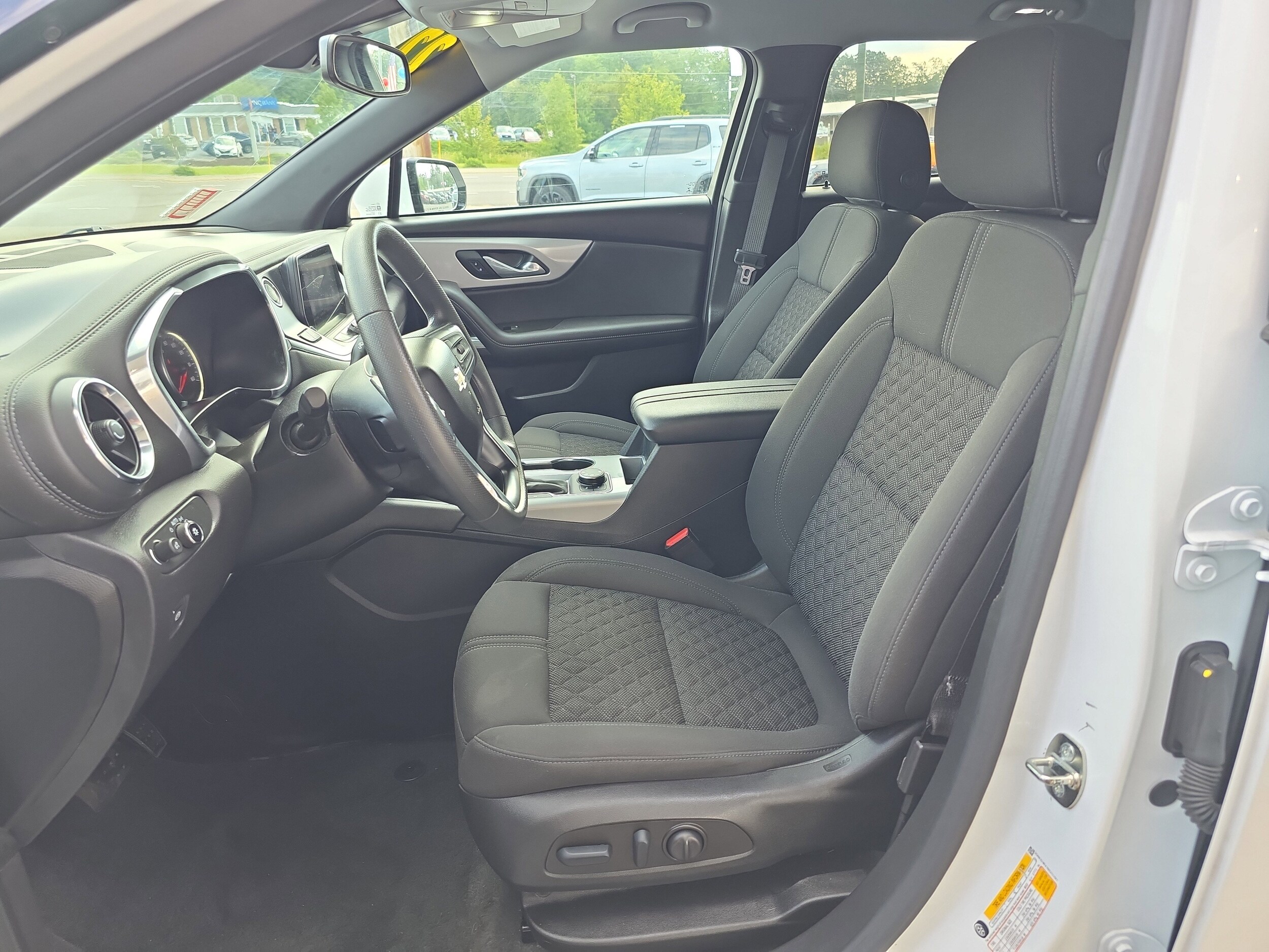 2022 Chevrolet Blazer 2LT photo 2