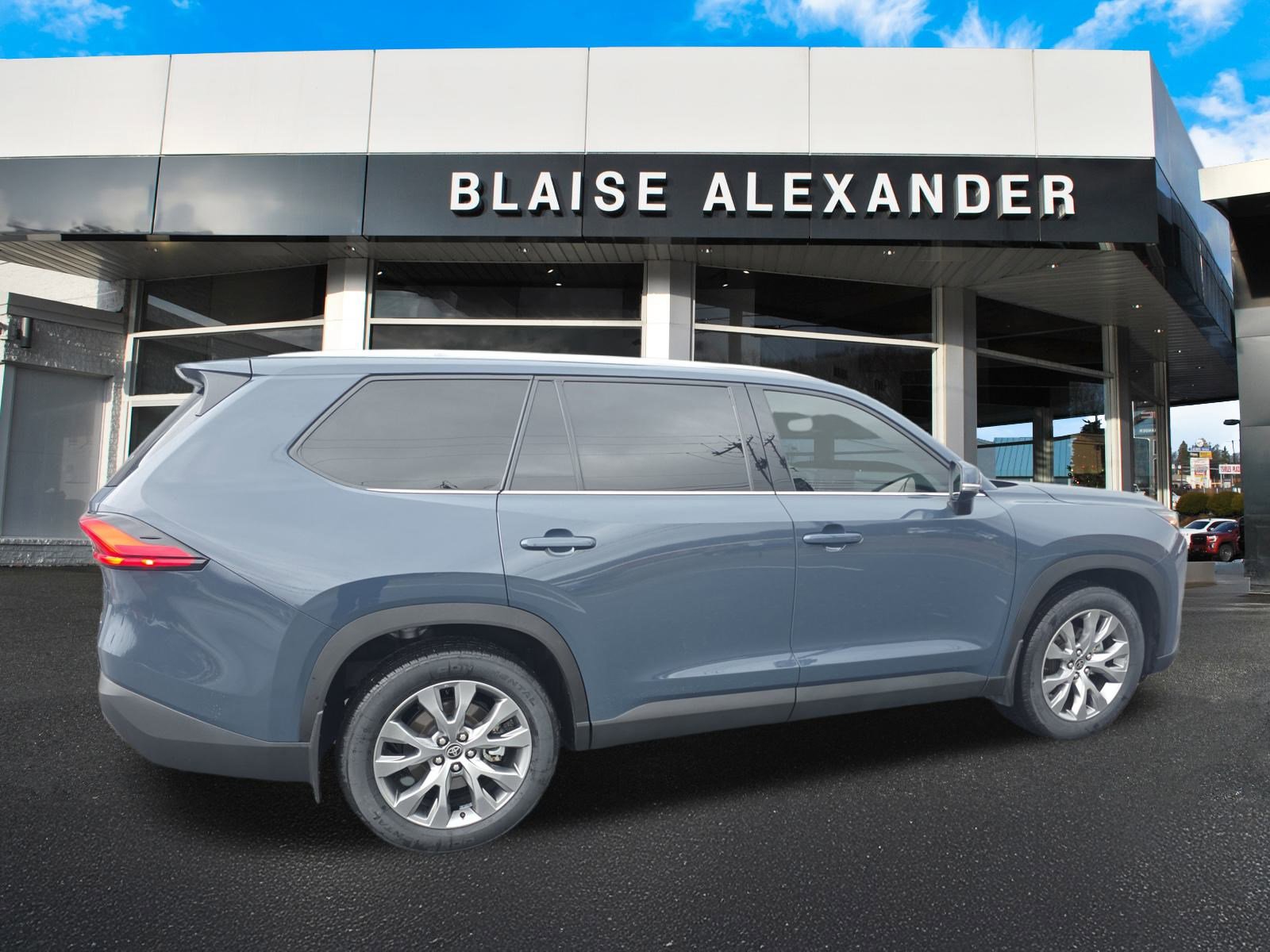 2024 Toyota Grand Highlander XLE photo 3