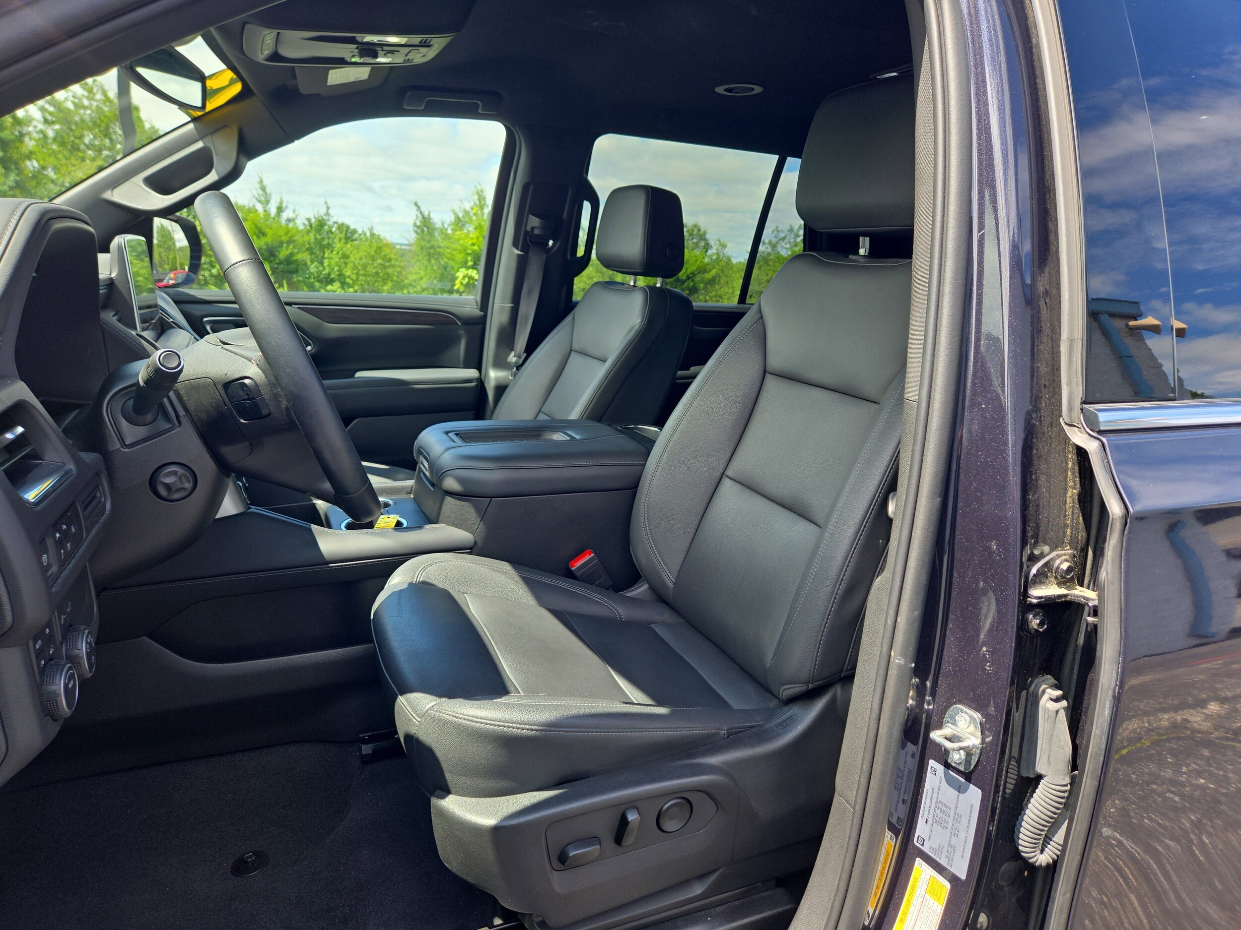 2023 Chevrolet Tahoe LT photo 2