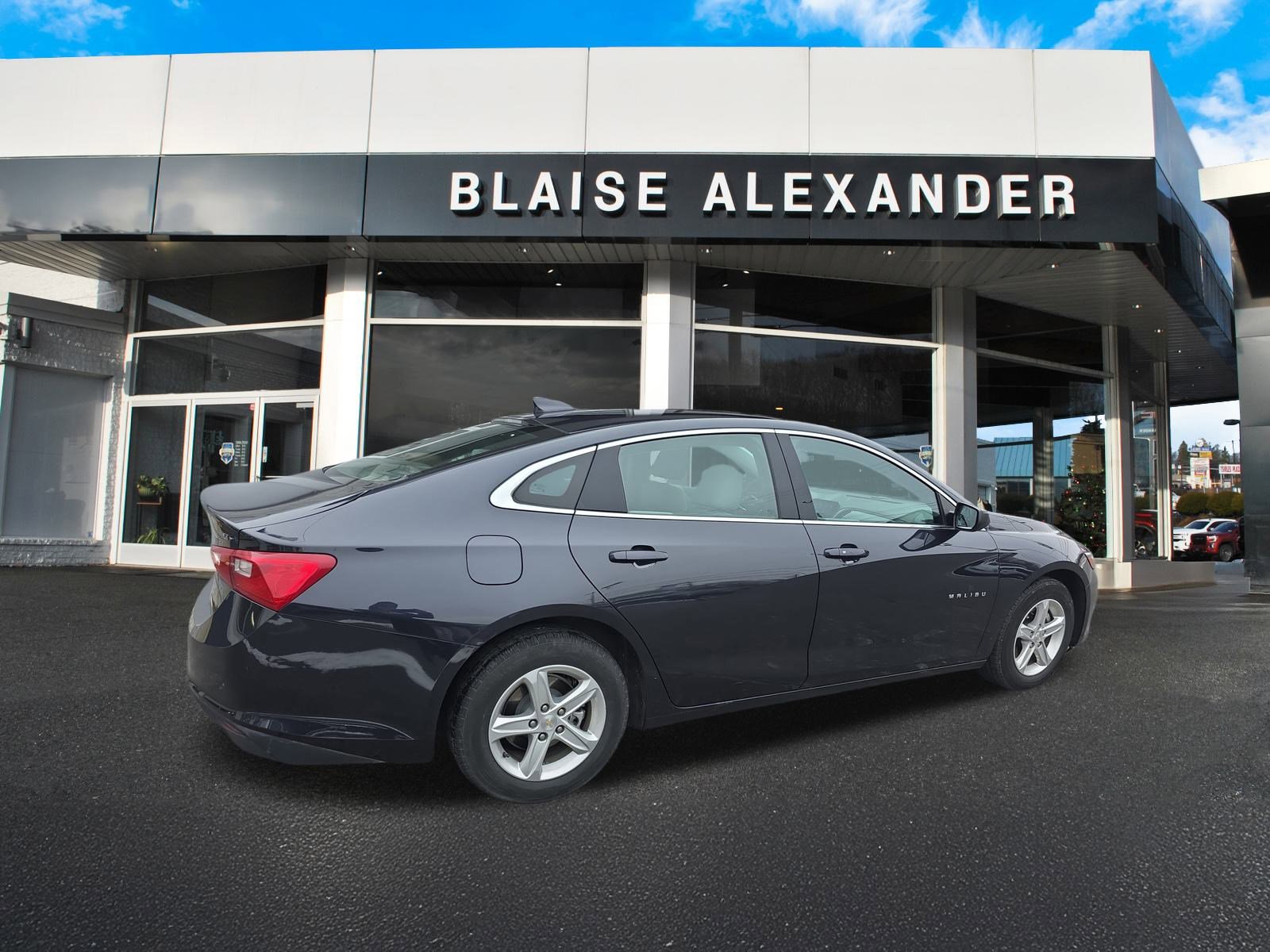 2023 Chevrolet Malibu 1LT photo 2