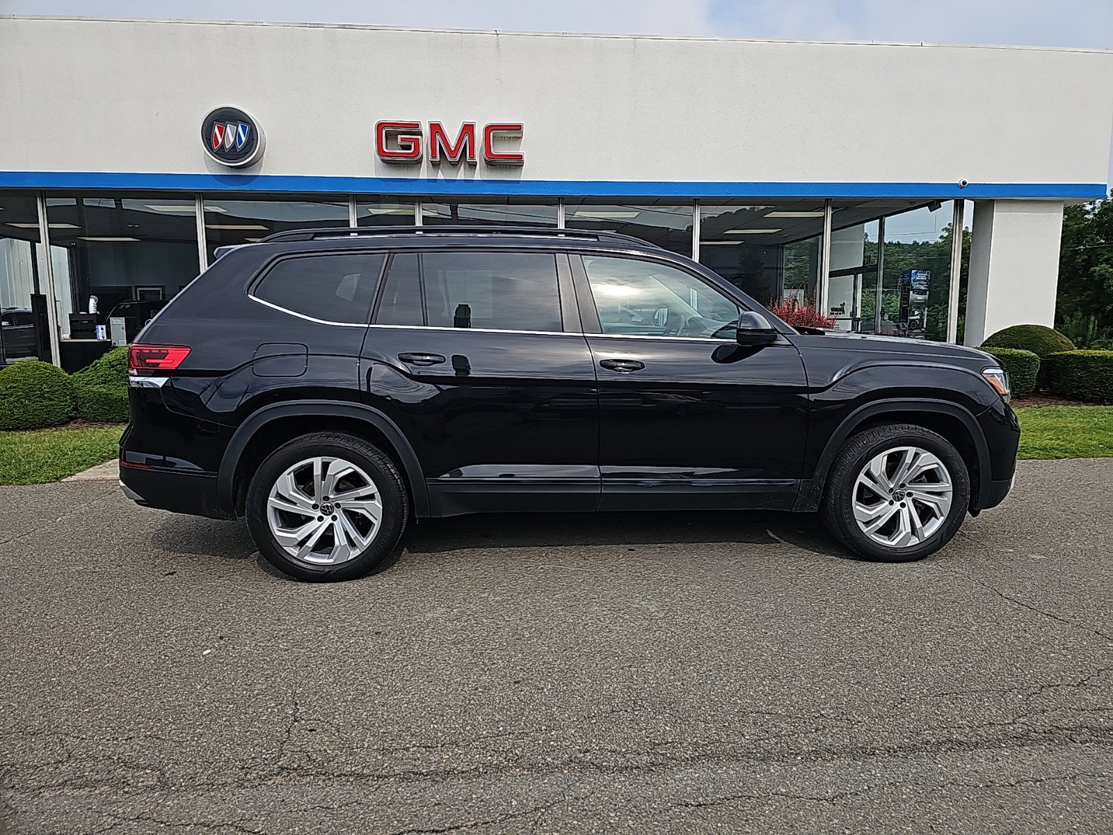 Used 2021 Volkswagen Atlas SE w/Tech with VIN 1V2HP2CA5MC565071 for sale in Montoursville, PA