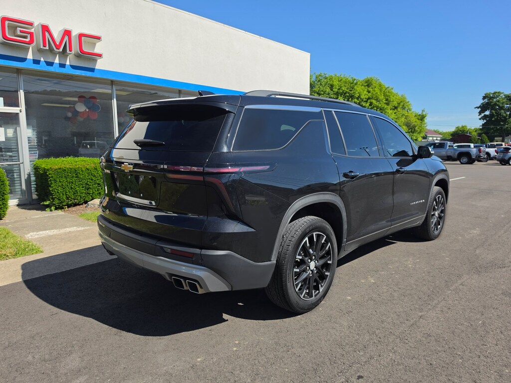 Used 2025 Chevrolet Traverse FWD LT SUV