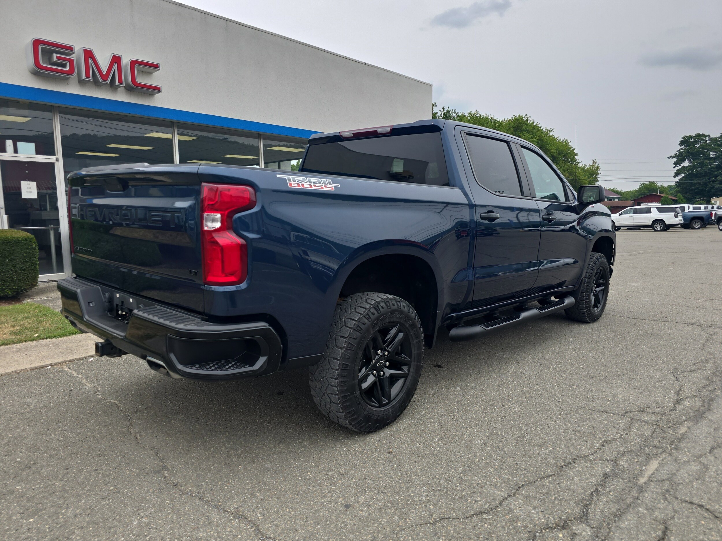 2021 Chevrolet Silverado 1500 LT Trail Boss photo 3