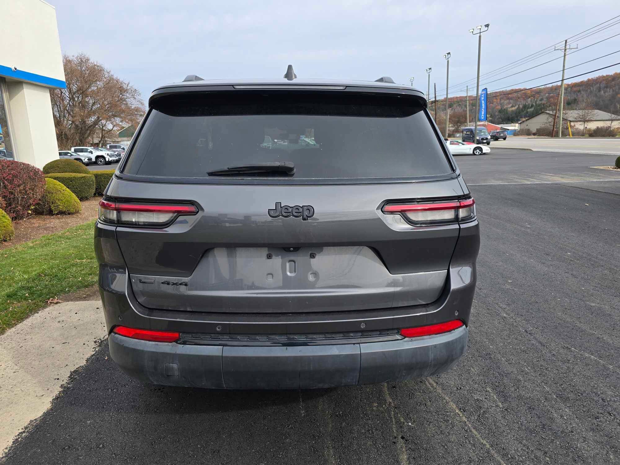 2023 Jeep Grand Cherokee Altitude photo 3
