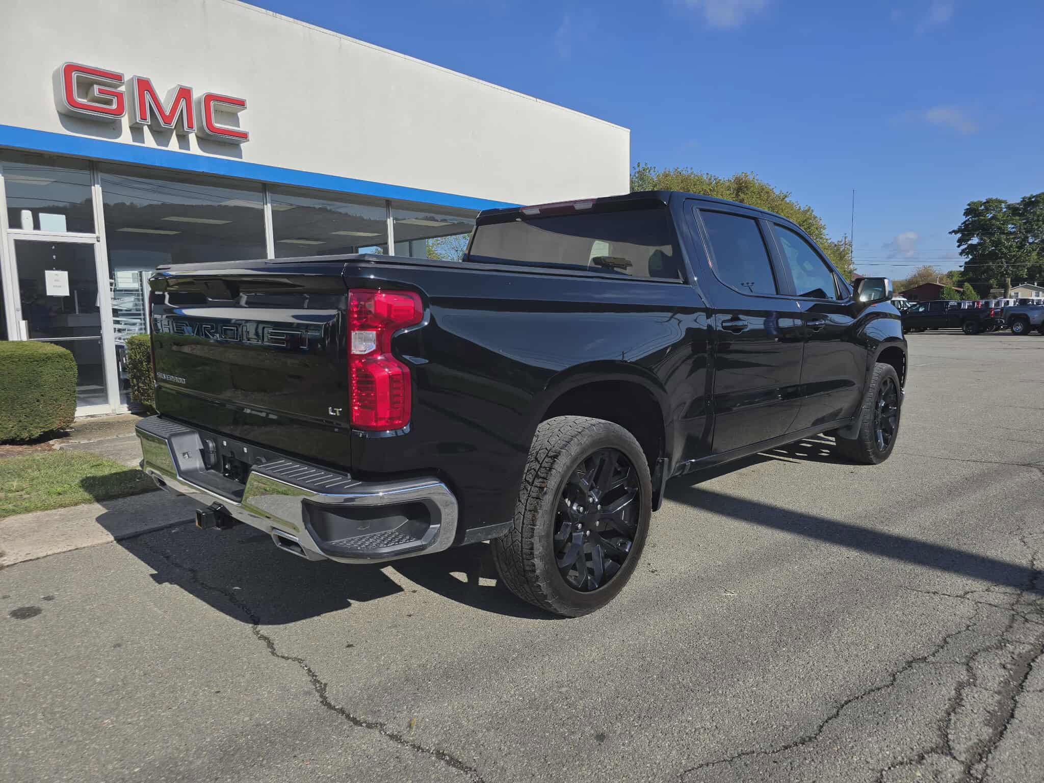 2020 Chevrolet Silverado 1500 LT photo 2