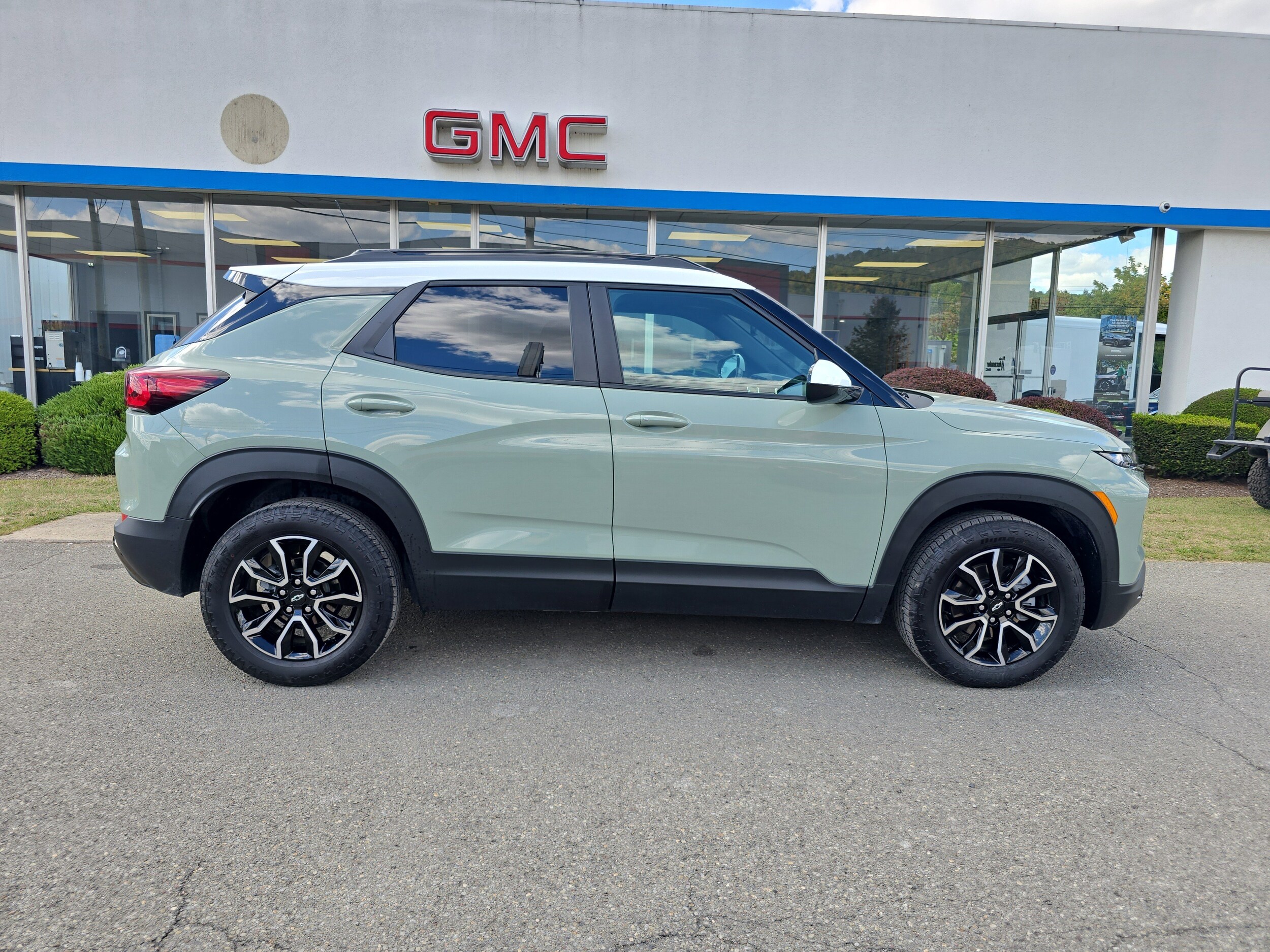 2025 Chevrolet Trailblazer ACTIV photo 2