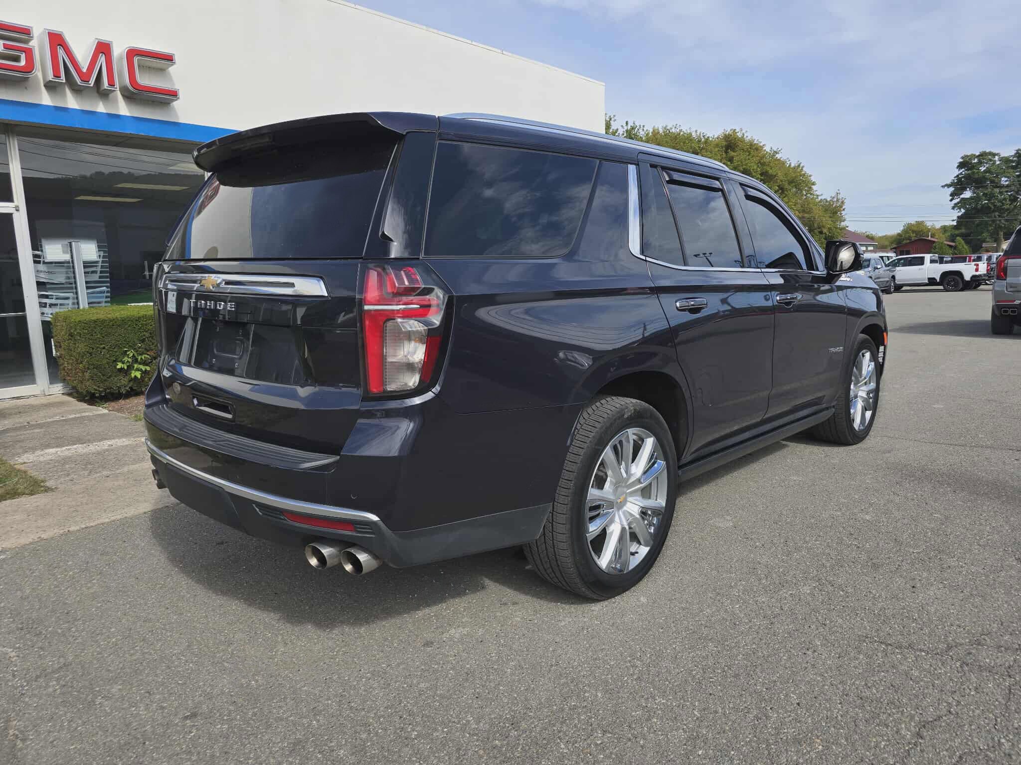 2022 Chevrolet Tahoe High Country photo 2