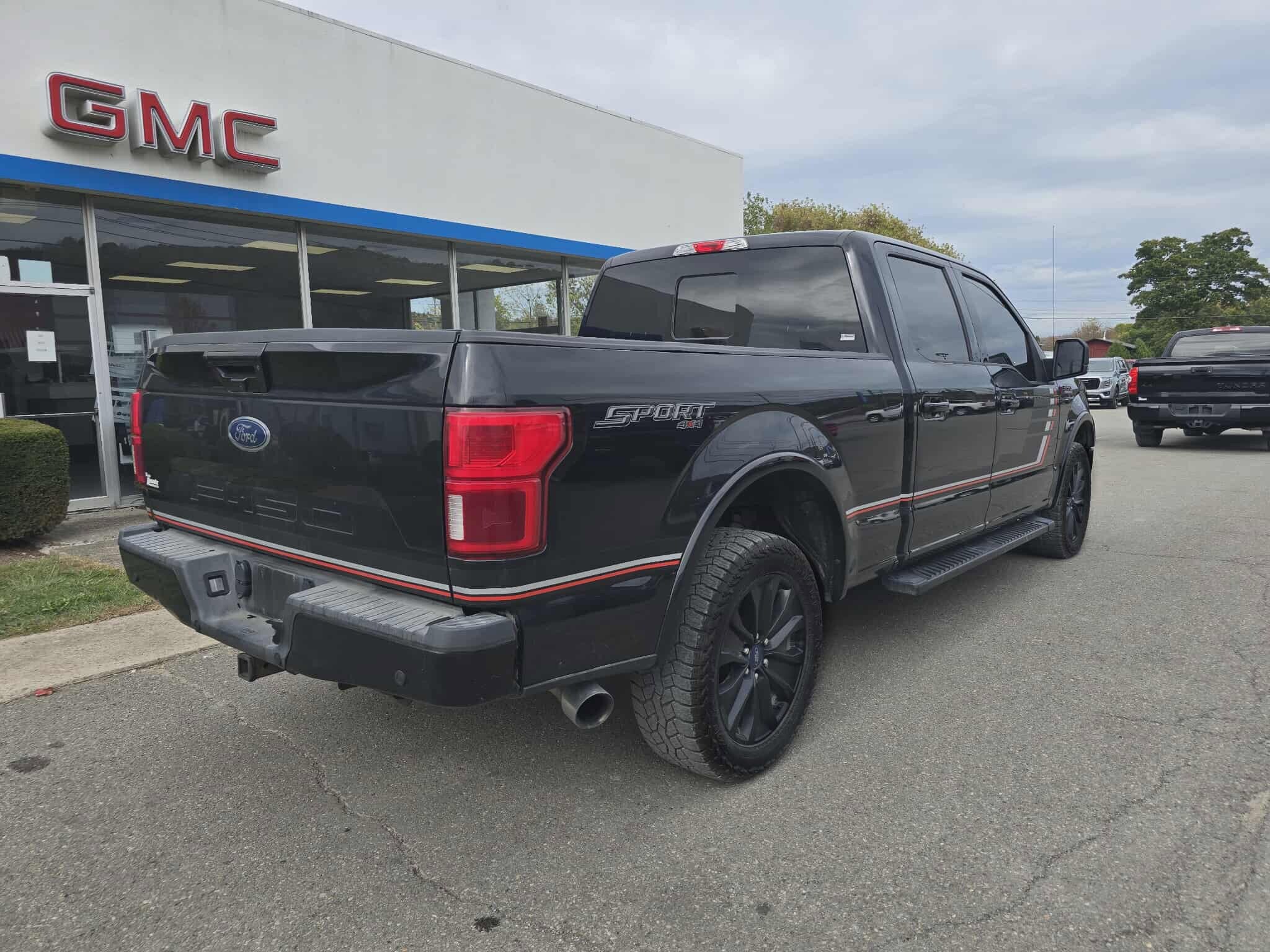 2020 Ford F-150 Lariat photo 2