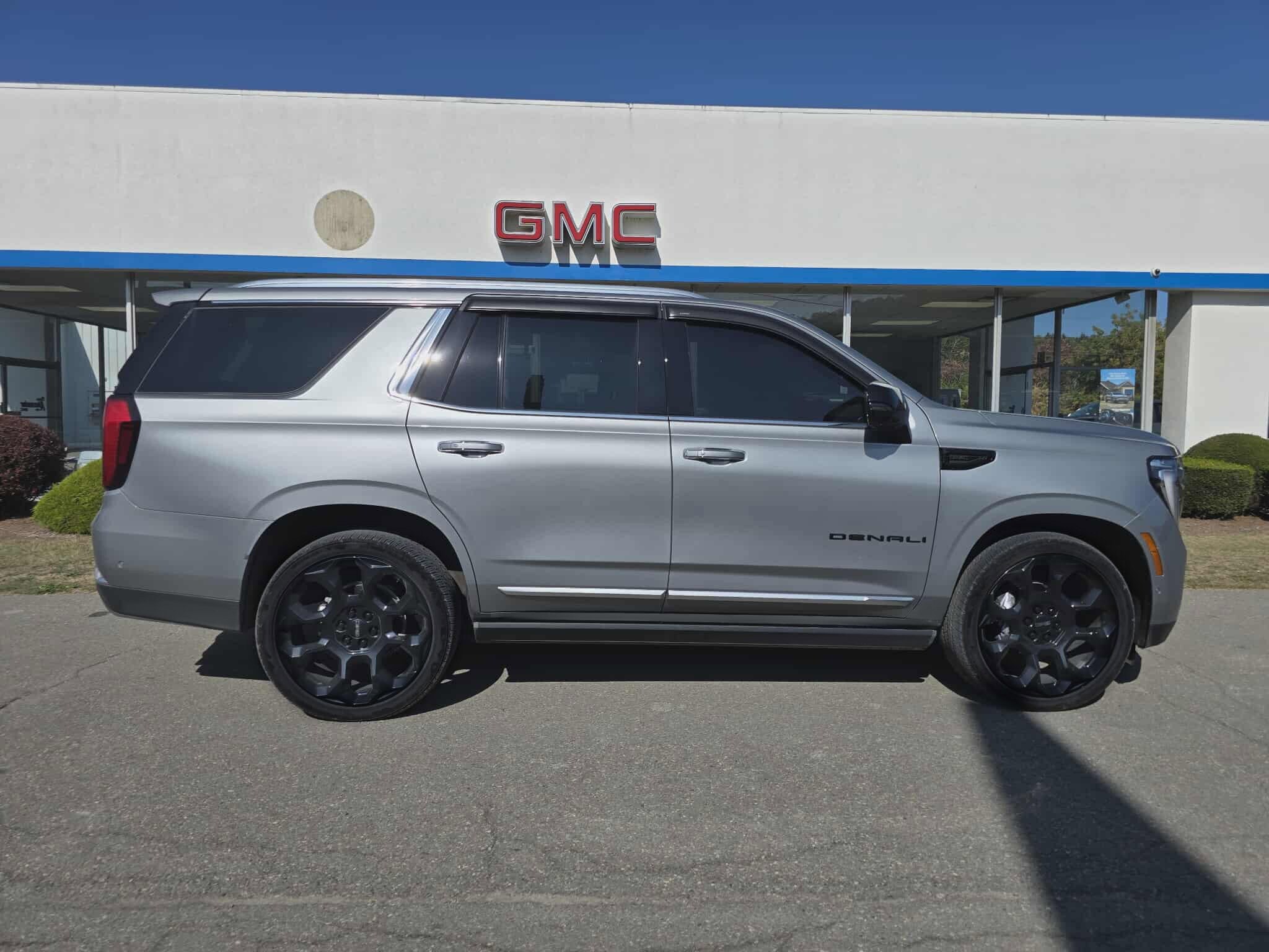 2025 Gmc Yukon Denali photo 2