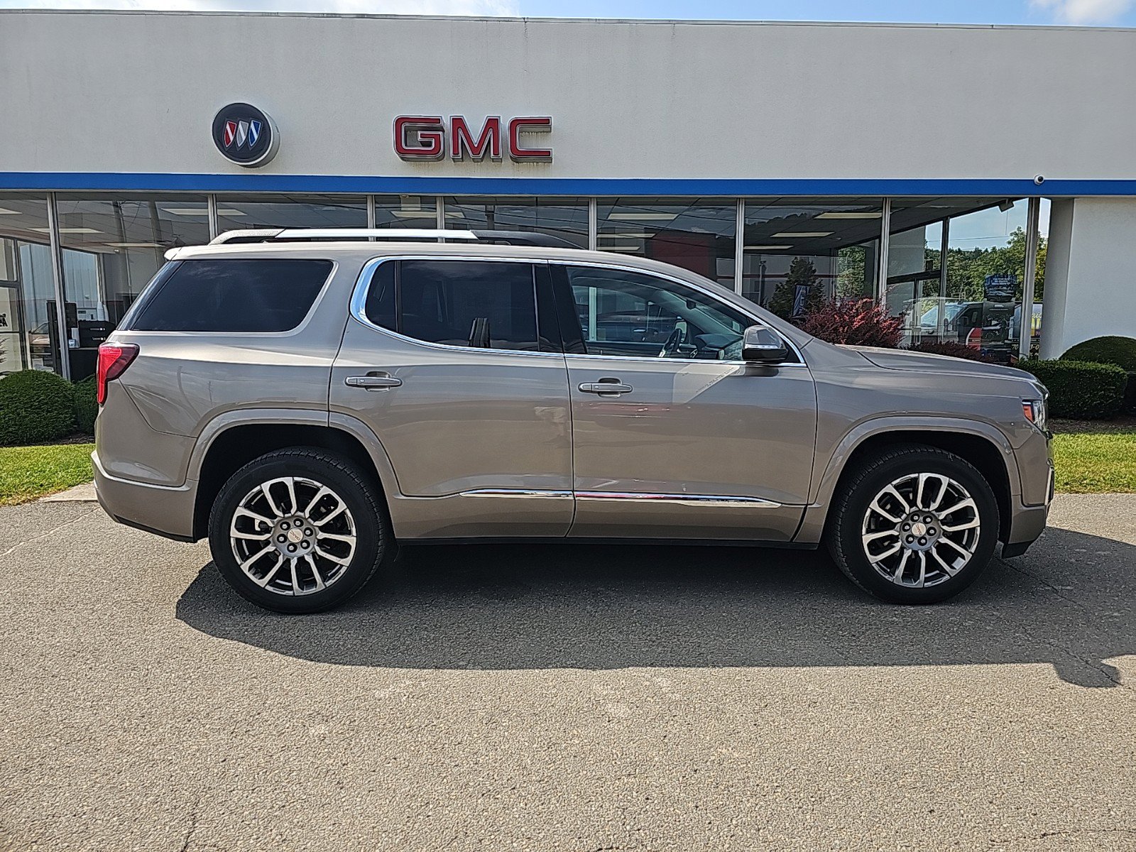 Used 2022 GMC Acadia Denali with VIN 1GKKNXLS6NZ174498 for sale in Montoursville, PA