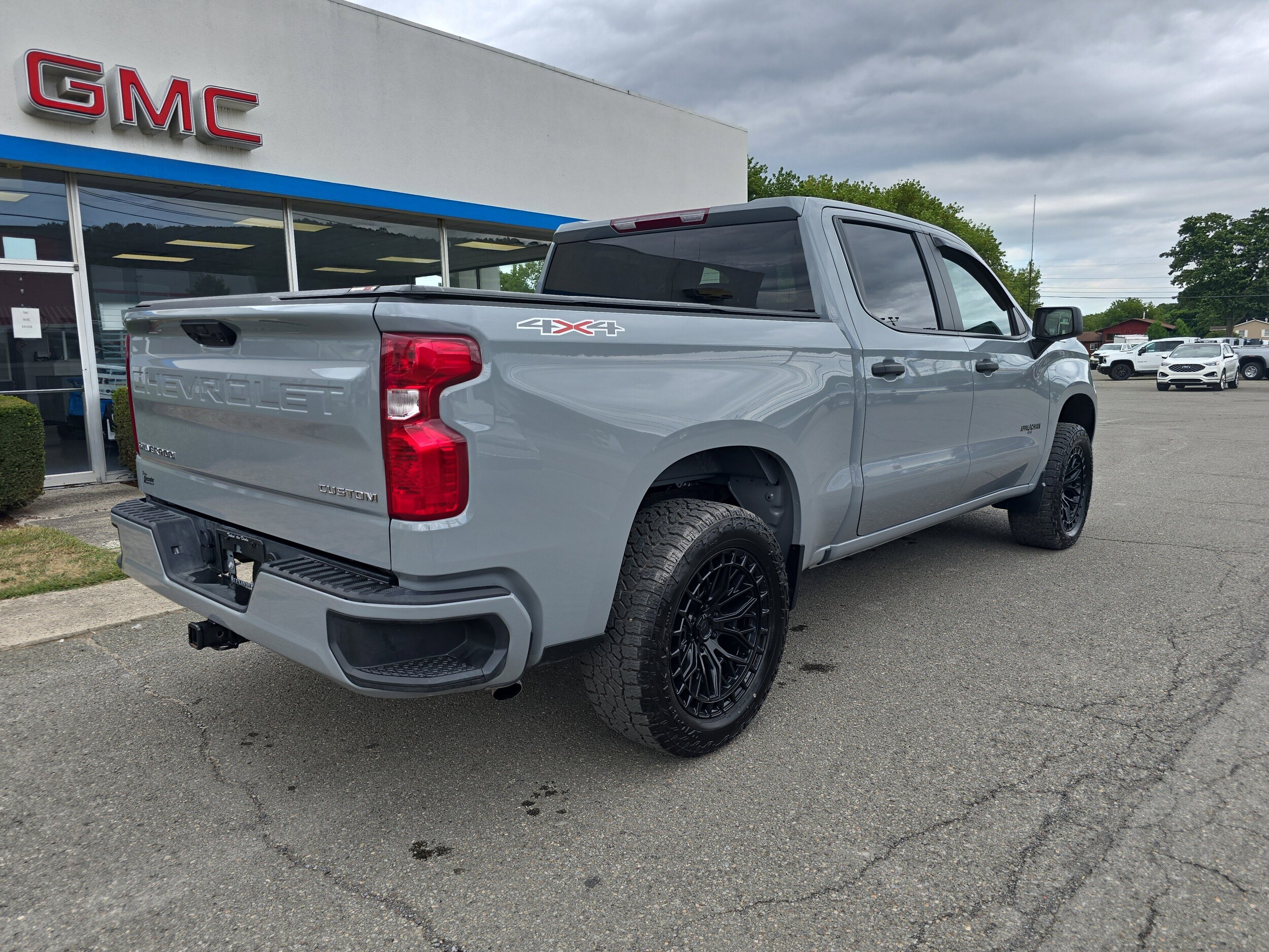2024 Chevrolet Silverado 1500 Custom photo 2
