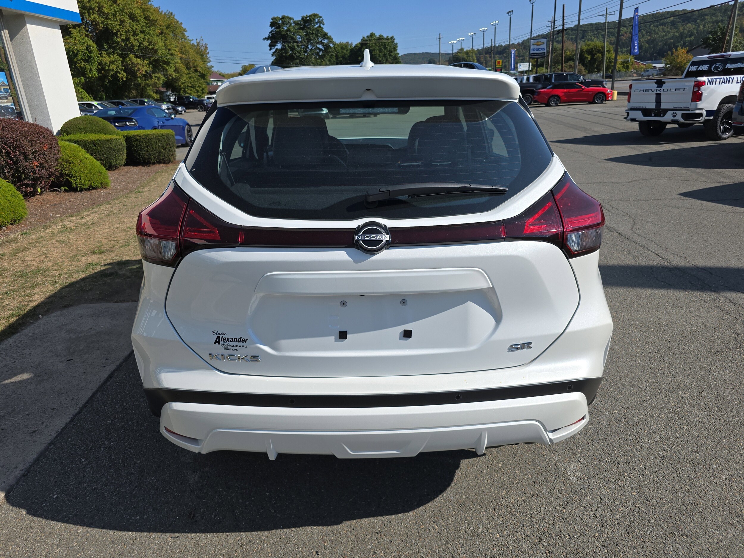 2024 Nissan Kicks SR photo 3