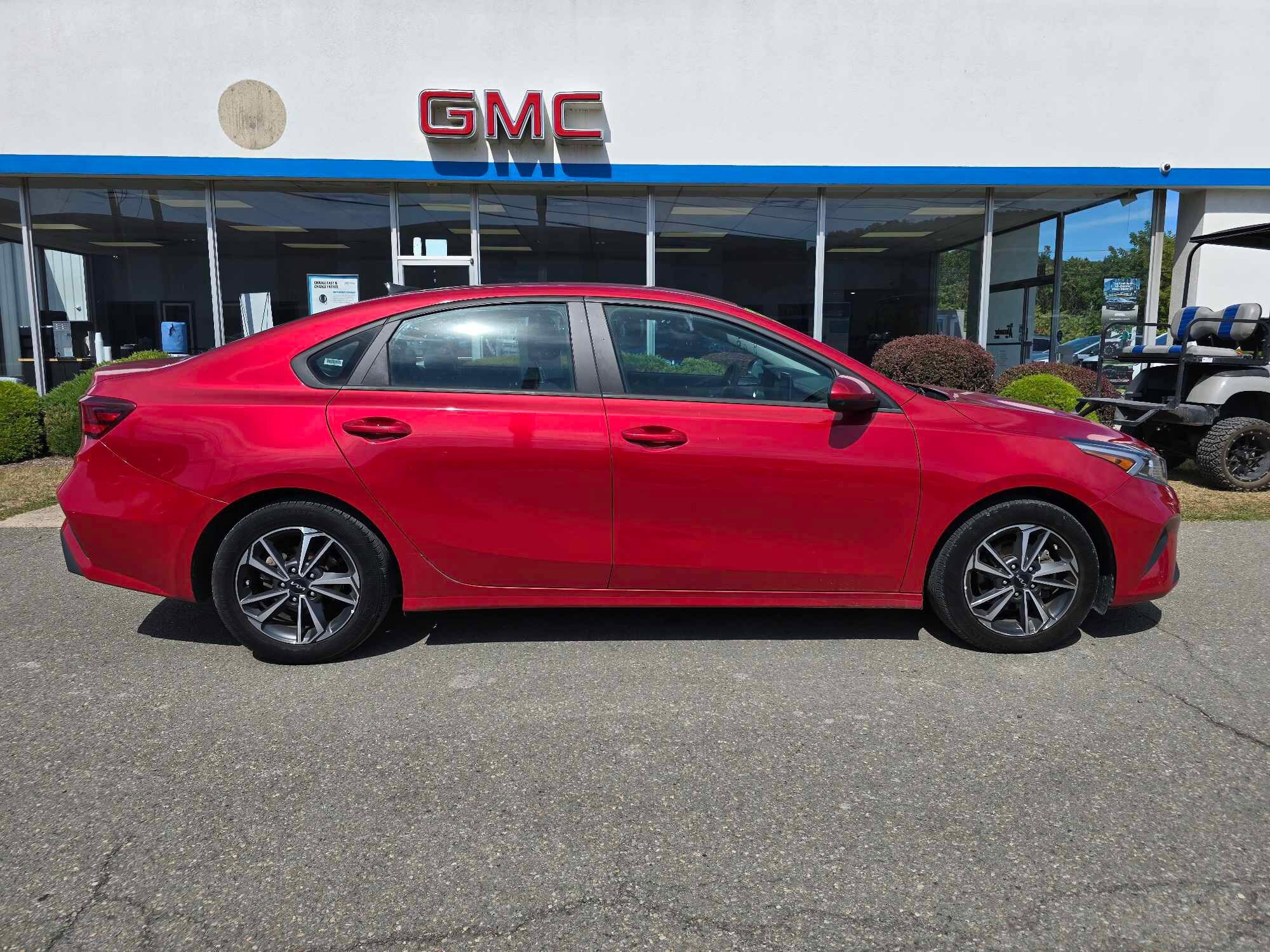 2023 Kia Forte LXS photo 2