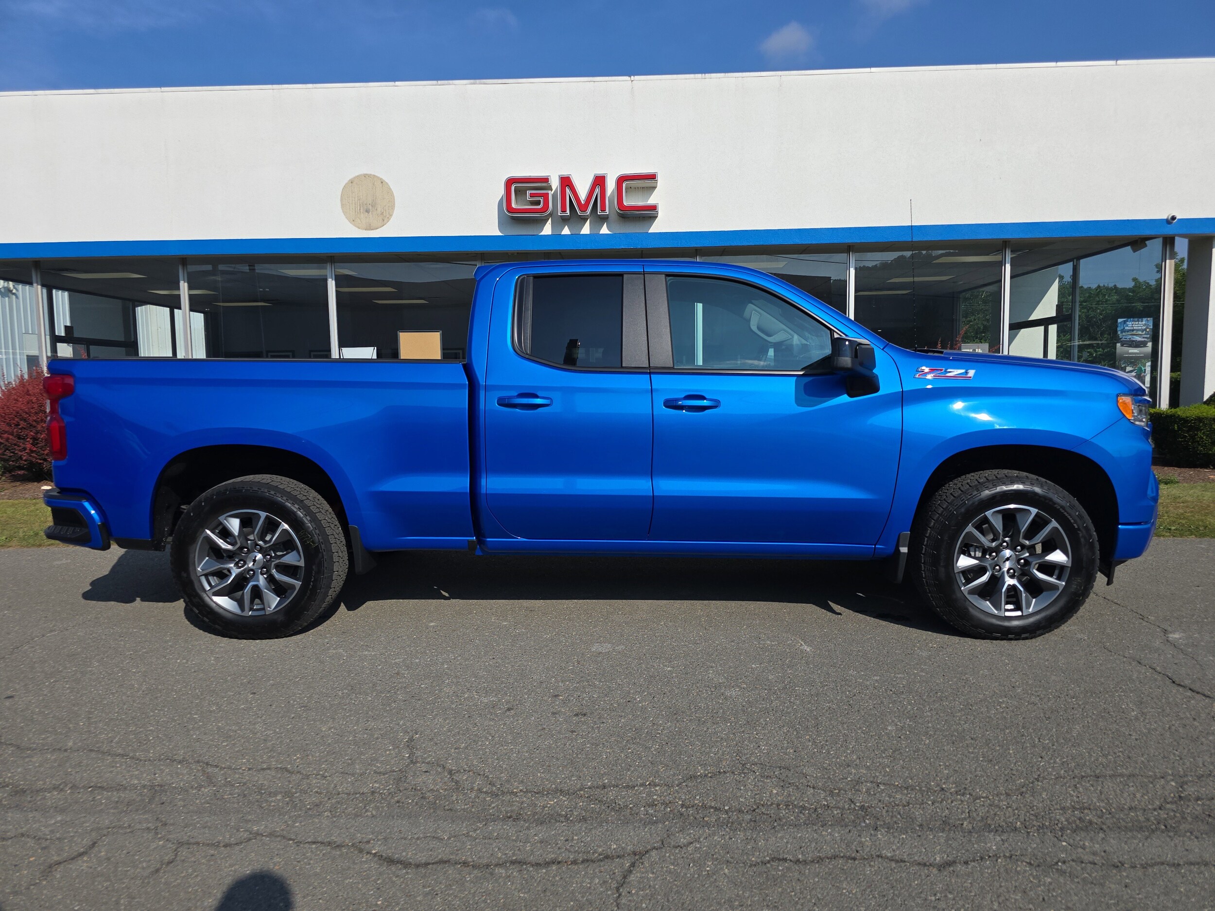 2026 Chevrolet Silverado 1500 RST photo 2