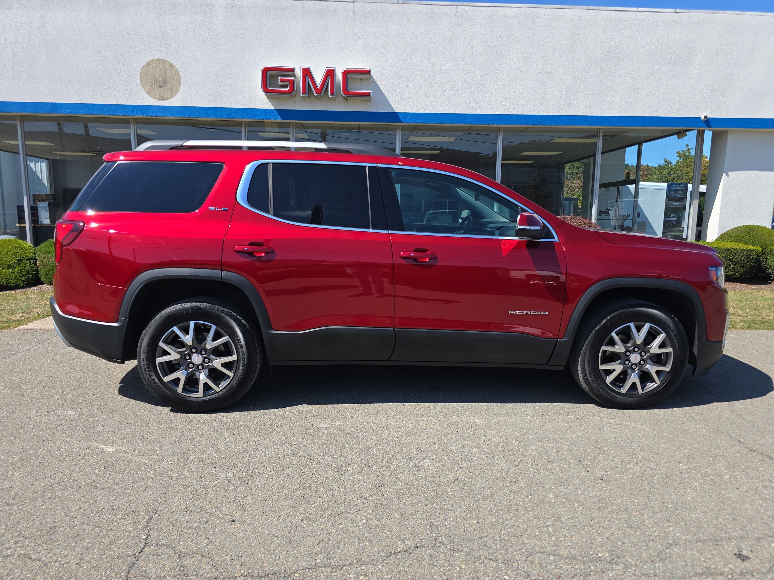 2023 Gmc Acadia SLE photo 2