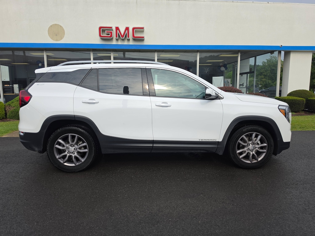 Used 2024 GMC Terrain SLT SUV
