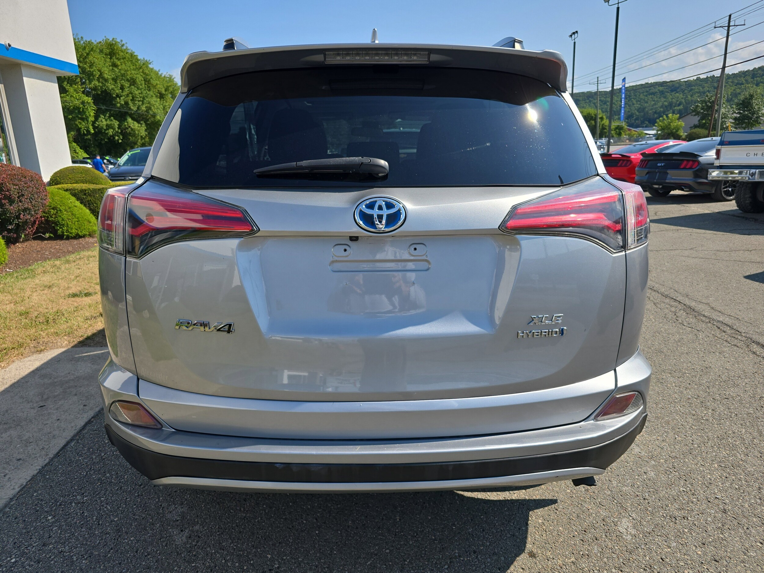 2018 Toyota RAV4 Hybrid LE photo 4