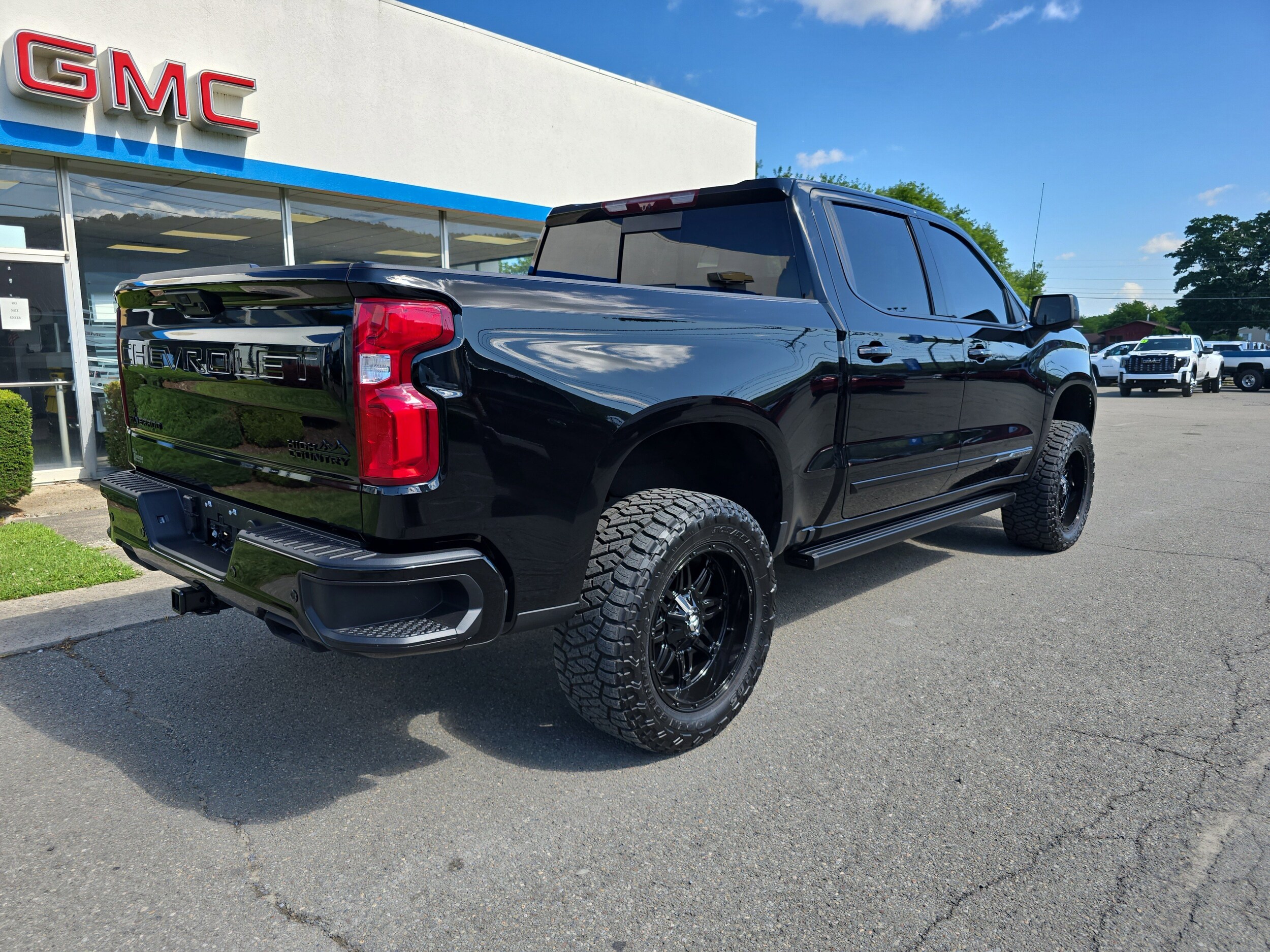2025 Chevrolet Silverado 1500 High Country photo 3
