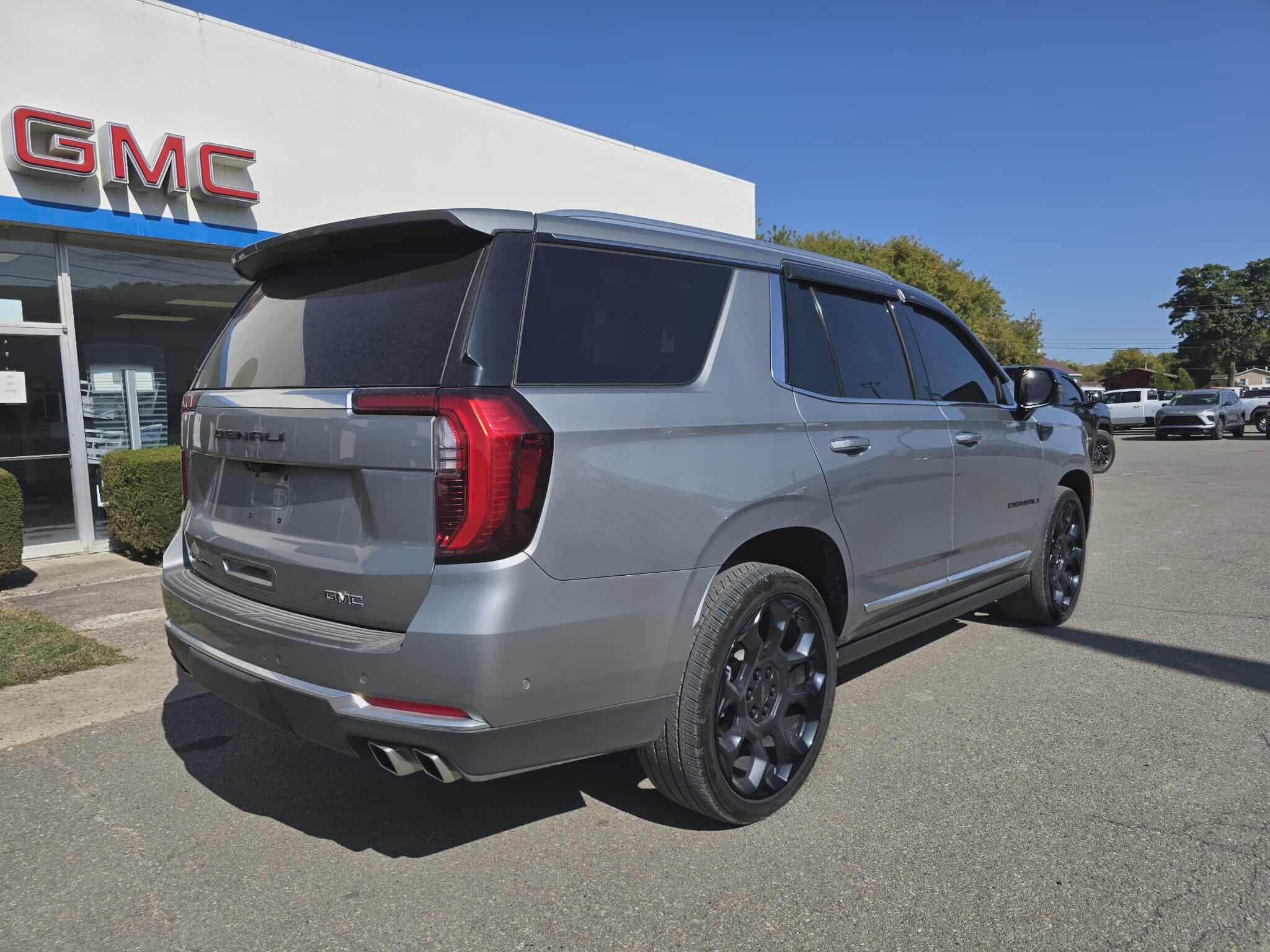 2025 Gmc Yukon Denali photo 3