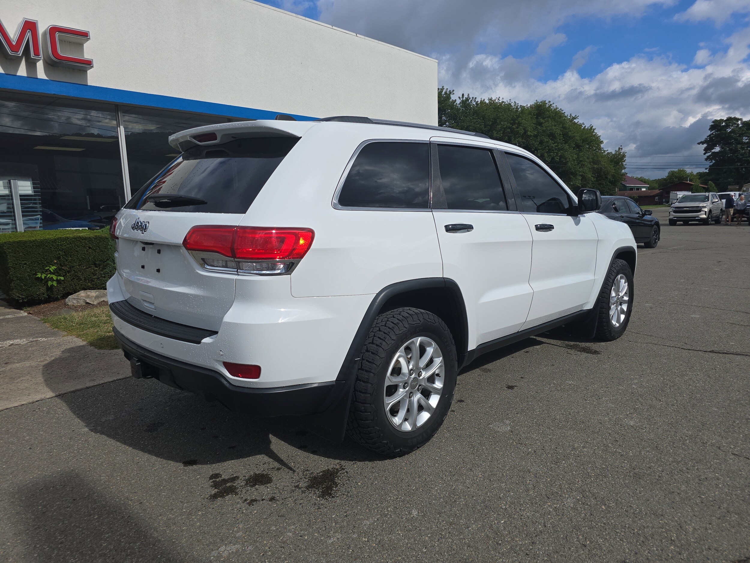 2016 Jeep Grand Cherokee Laredo photo 2