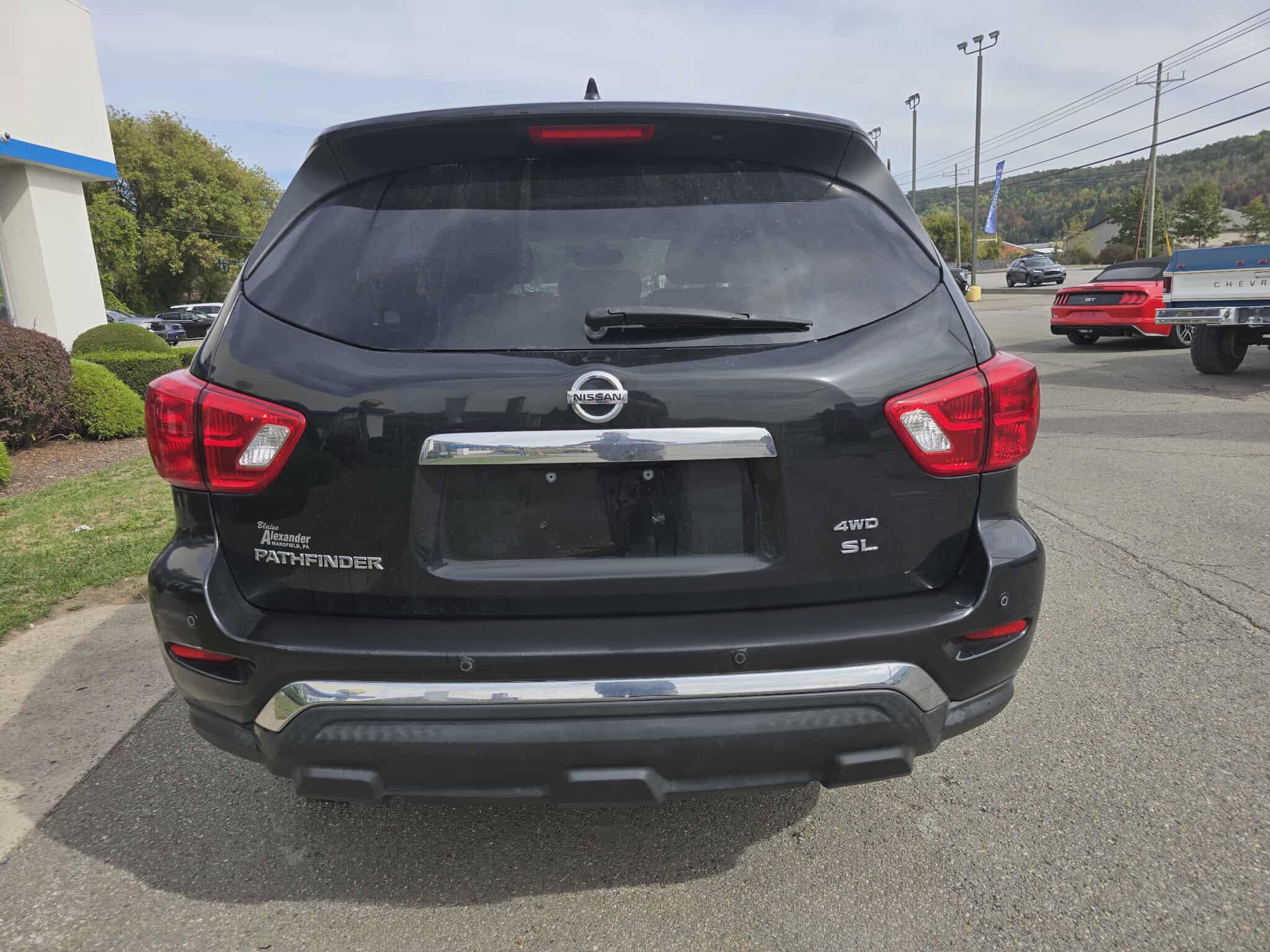 2020 Nissan Pathfinder SL photo 3