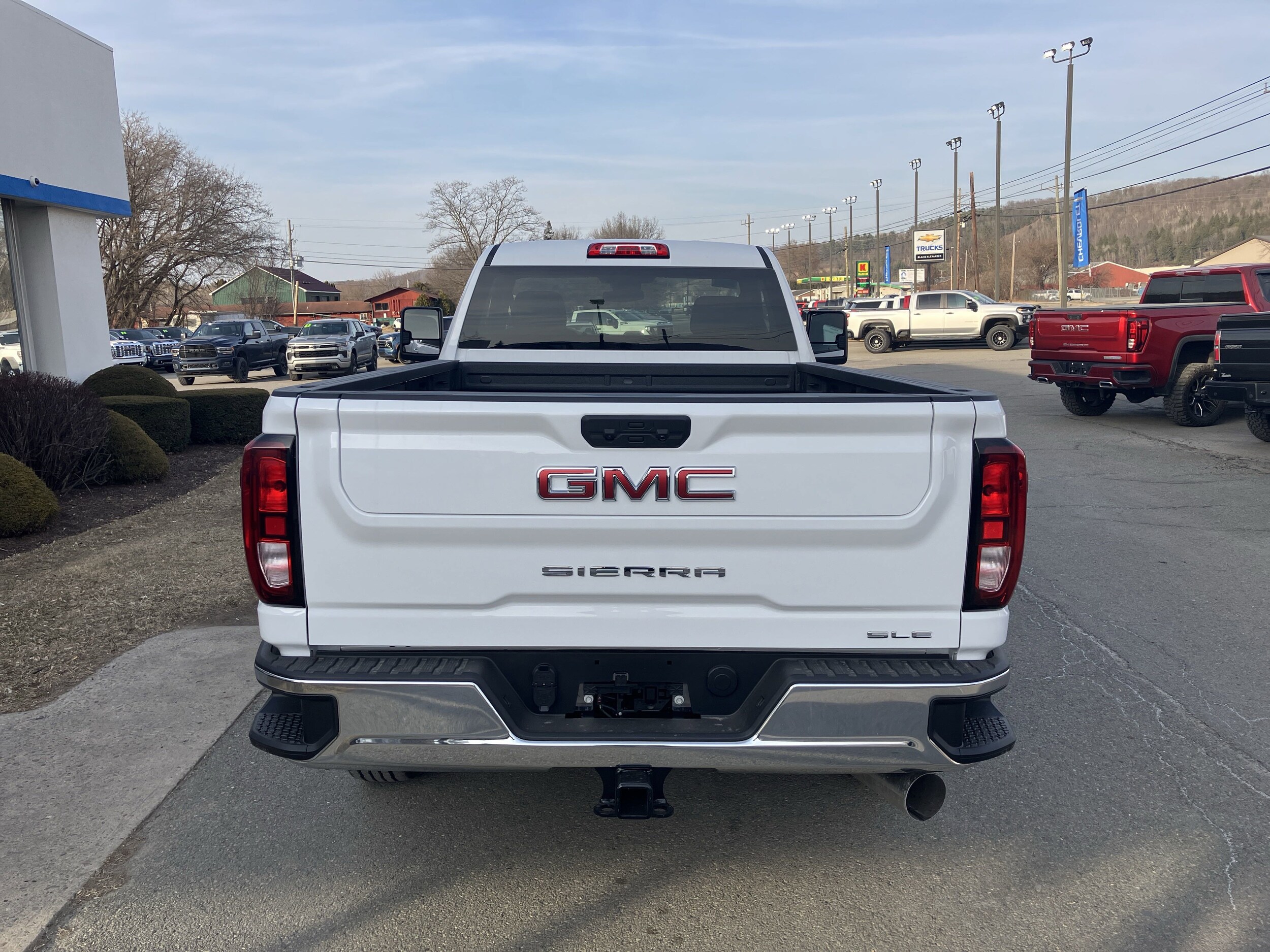 2025 Gmc Sierra 2500 HD SLE photo 4