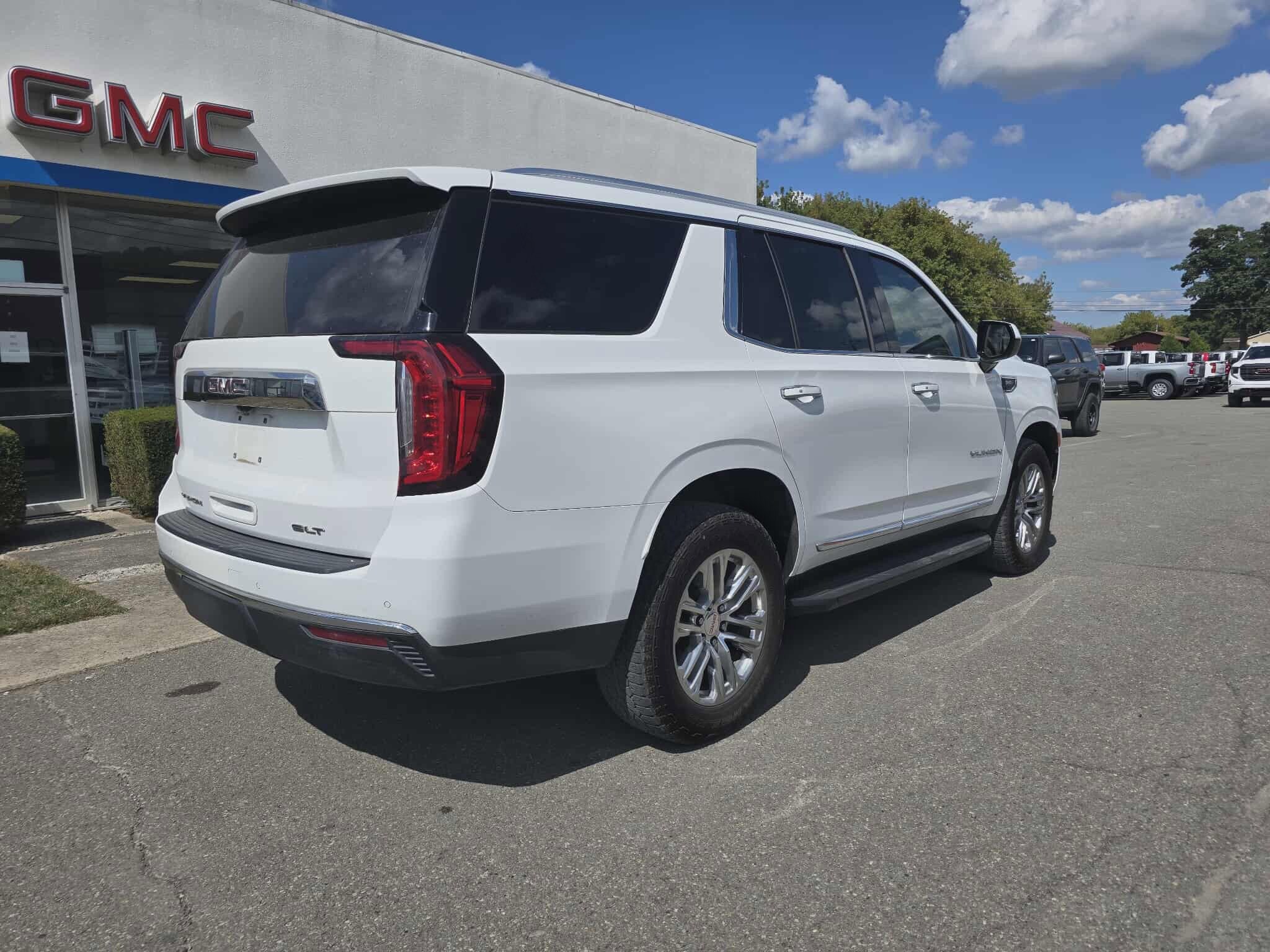 2021 Gmc Yukon SLT photo 3
