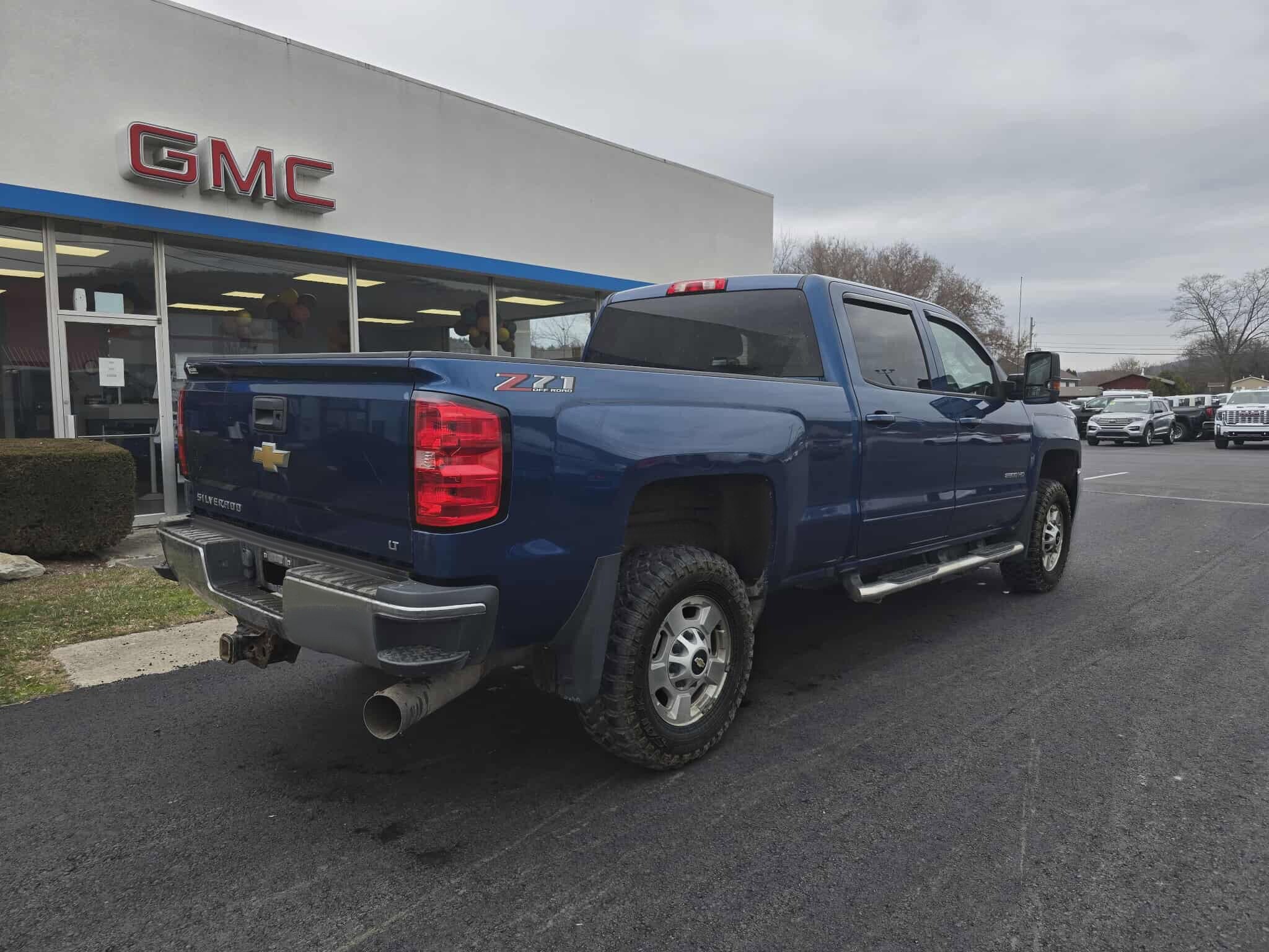 2018 Chevrolet Silverado 2500HD LT photo 2